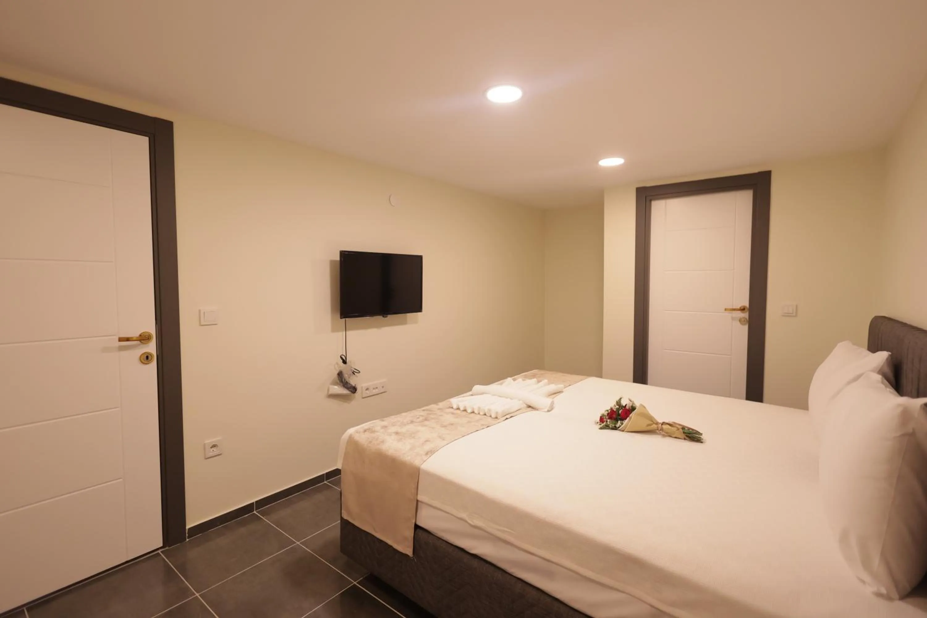 Communal lounge/ TV room, Bed in Bonita Apart