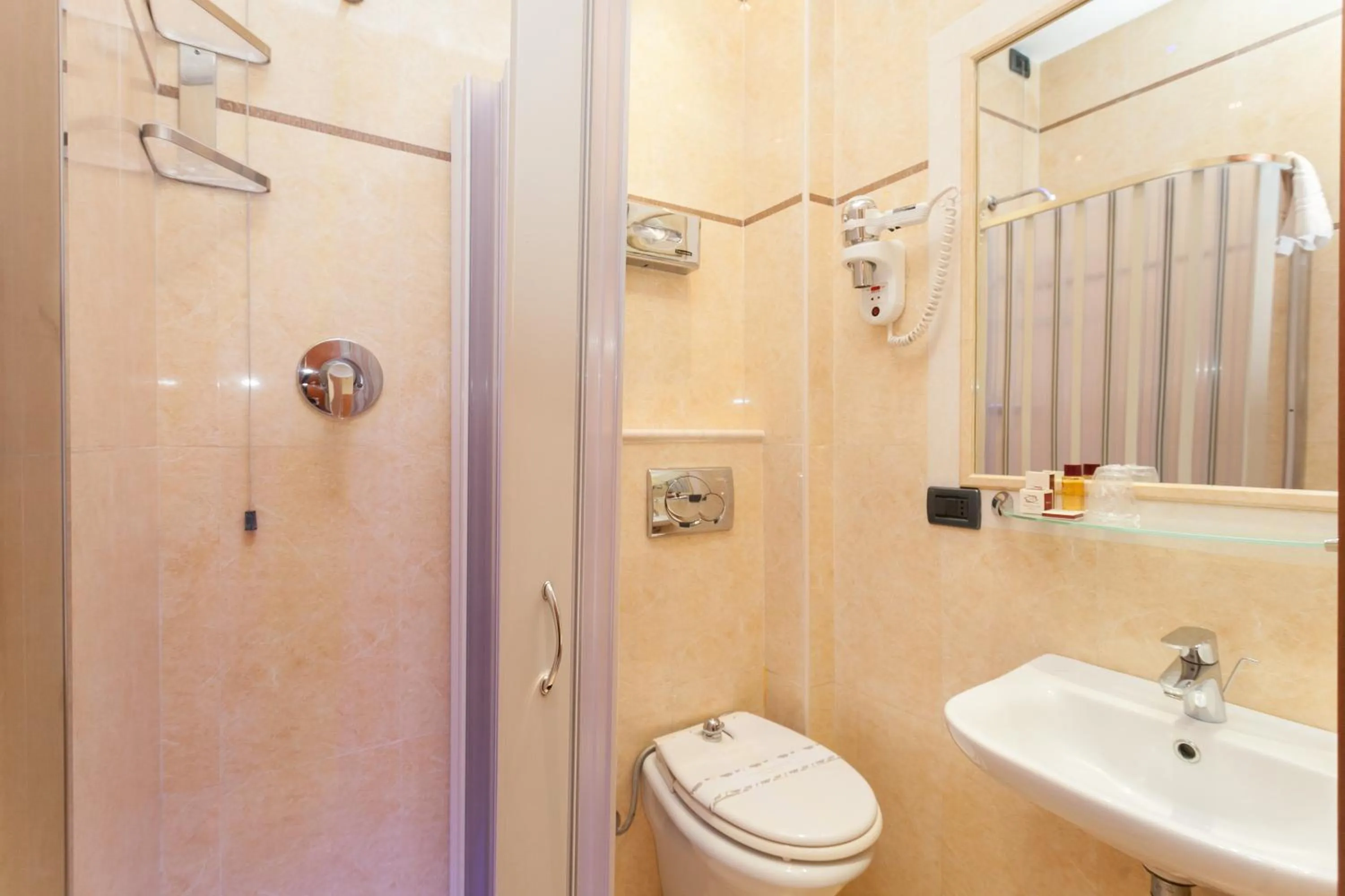 Bathroom in Hotel Fiorella Milano