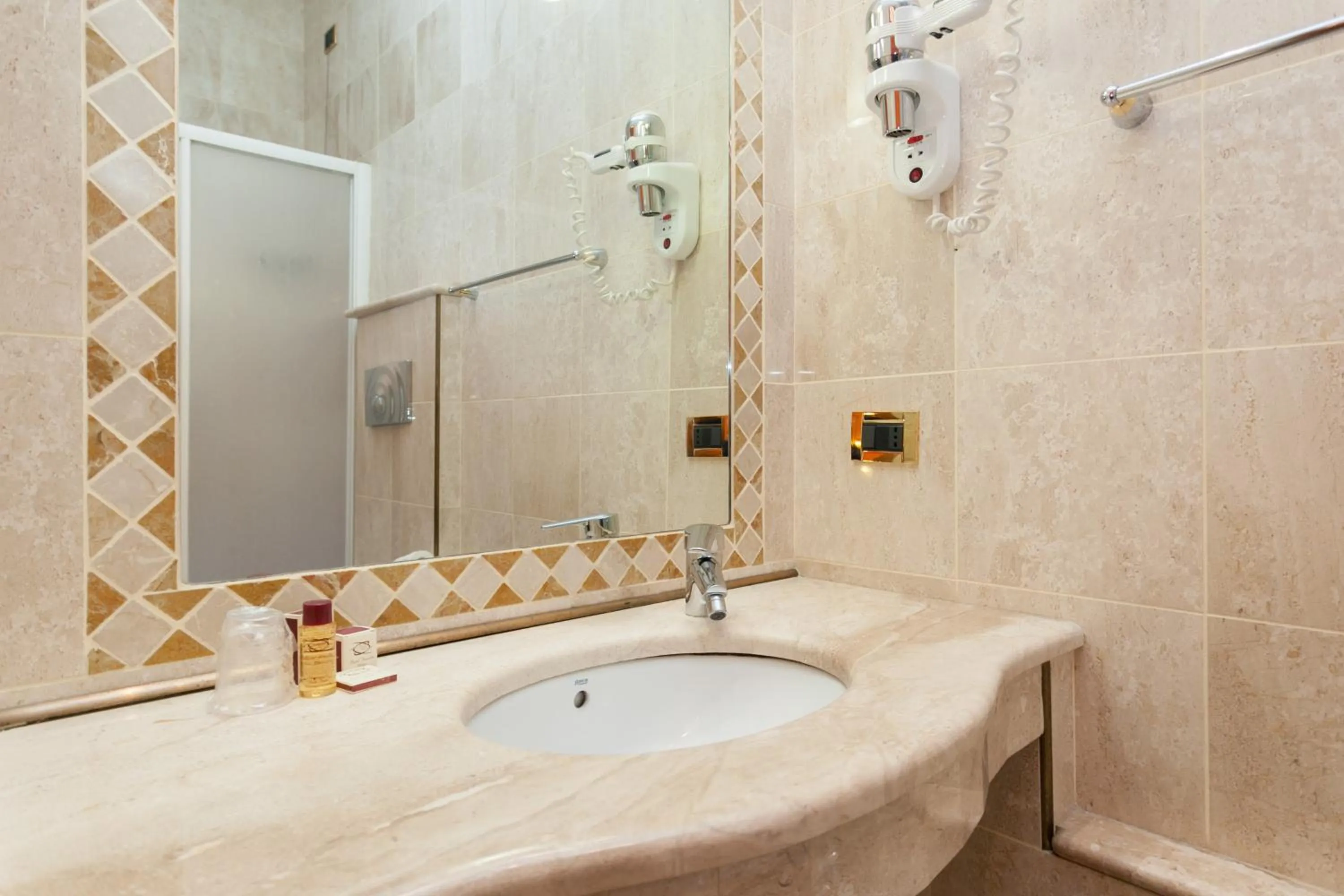 Bathroom in Hotel Fiorella Milano