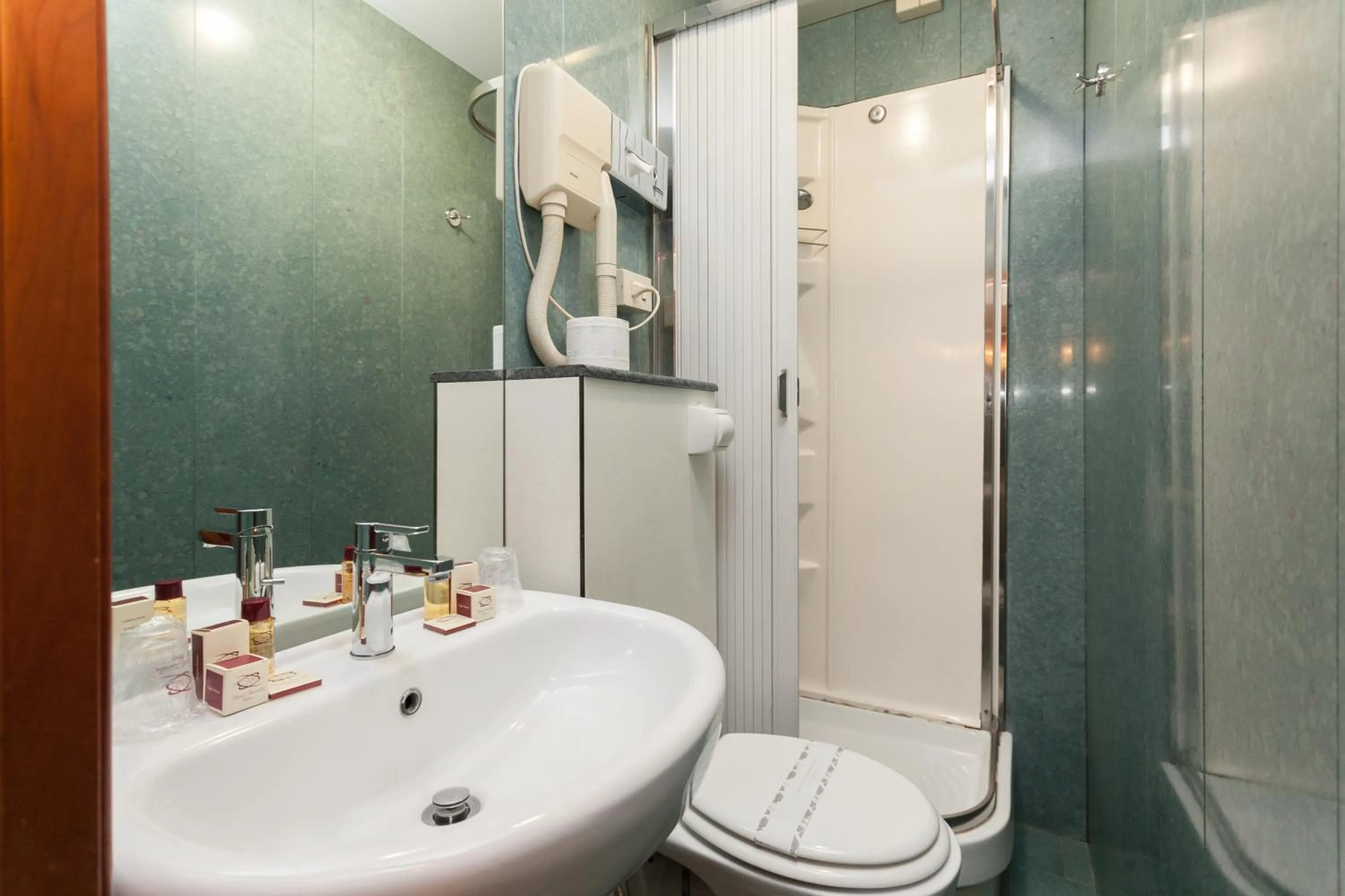 Bathroom in Hotel Fiorella Milano