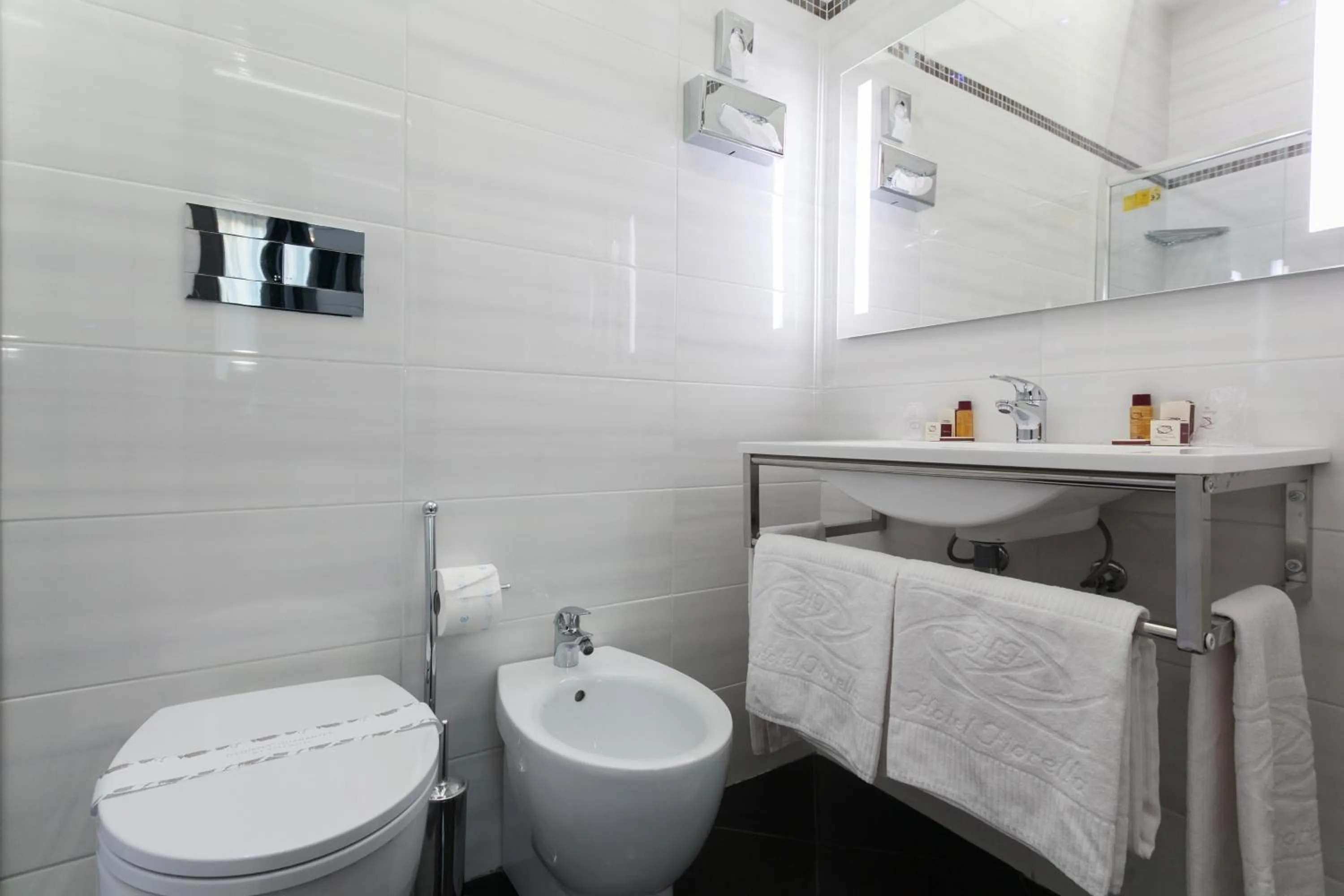 Bathroom in Hotel Fiorella Milano