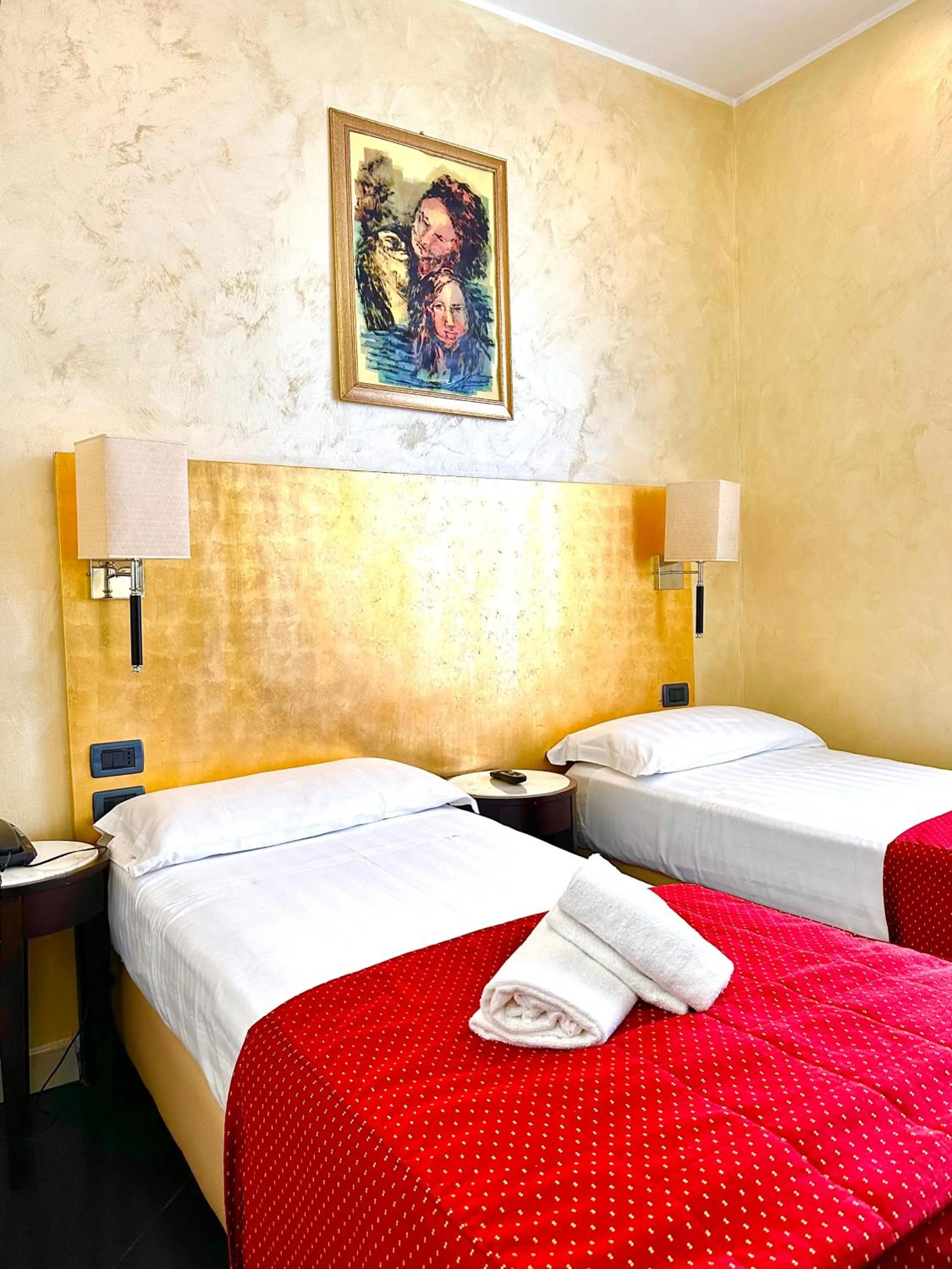 Bed in Hotel Fiorella Milano