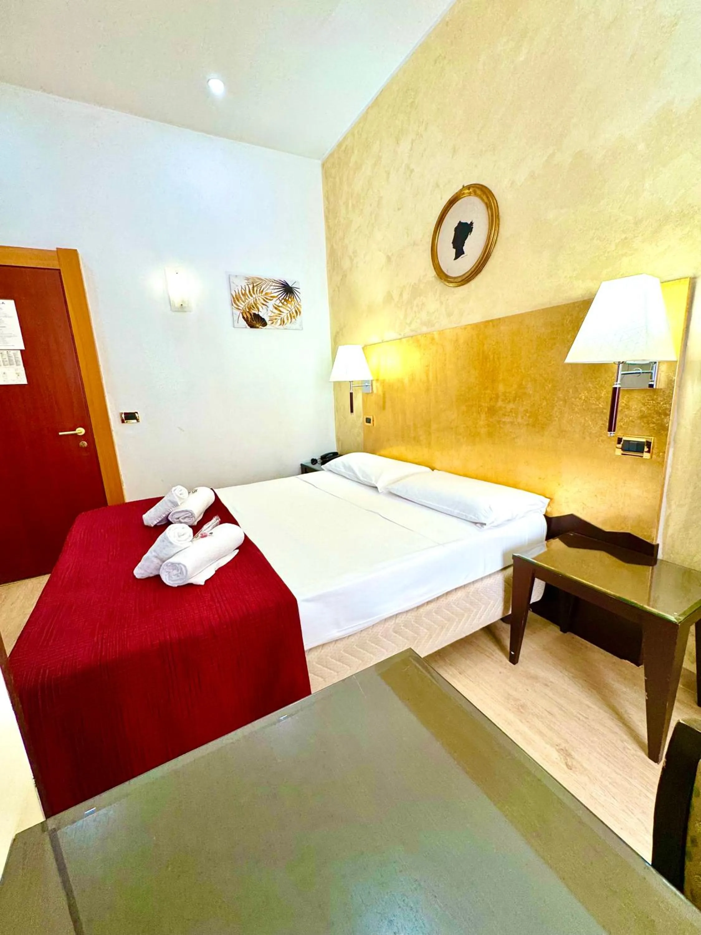 Bedroom, Bed in Hotel Fiorella Milano