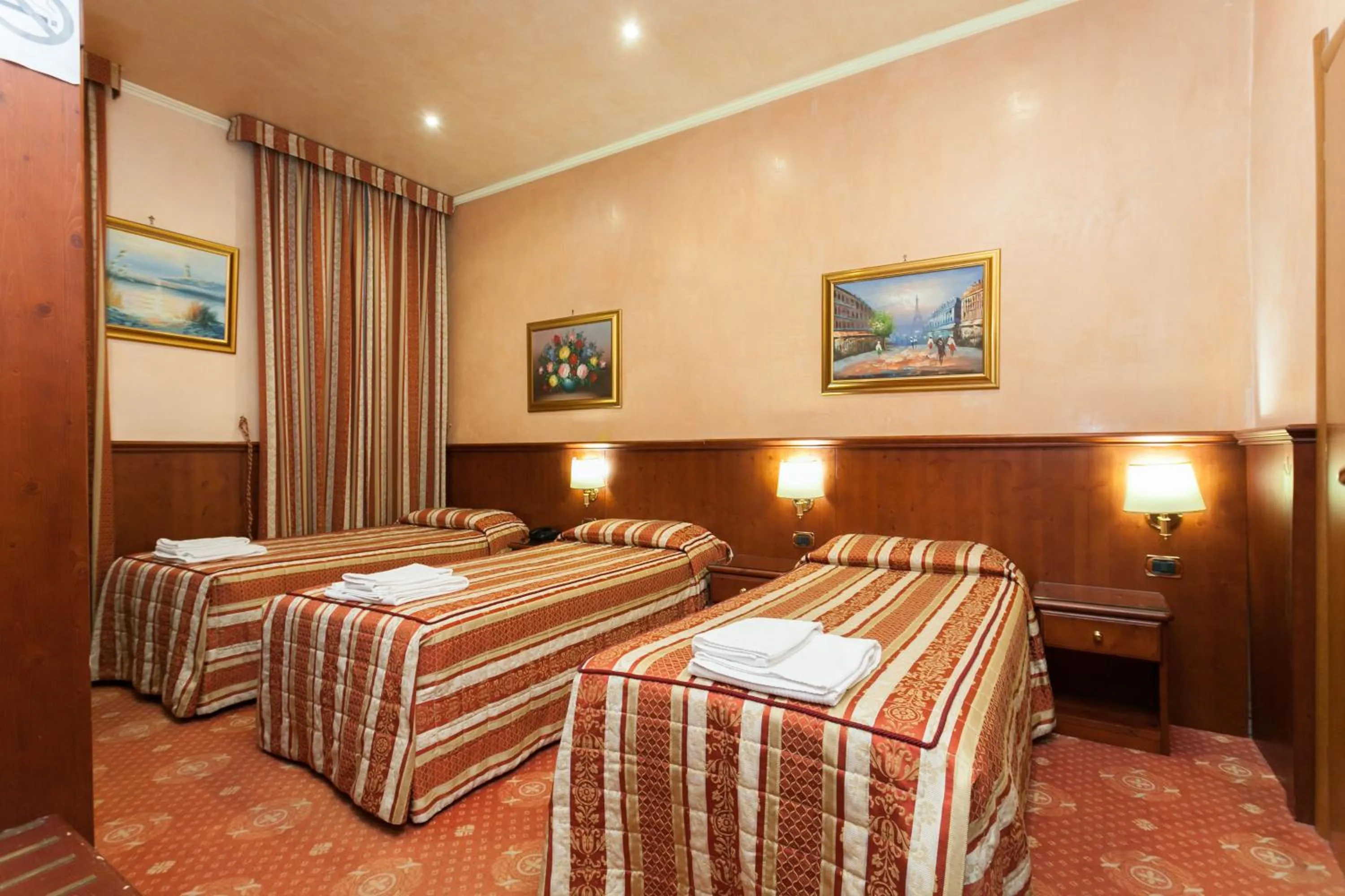 Bedroom, Bed in Hotel Fiorella Milano