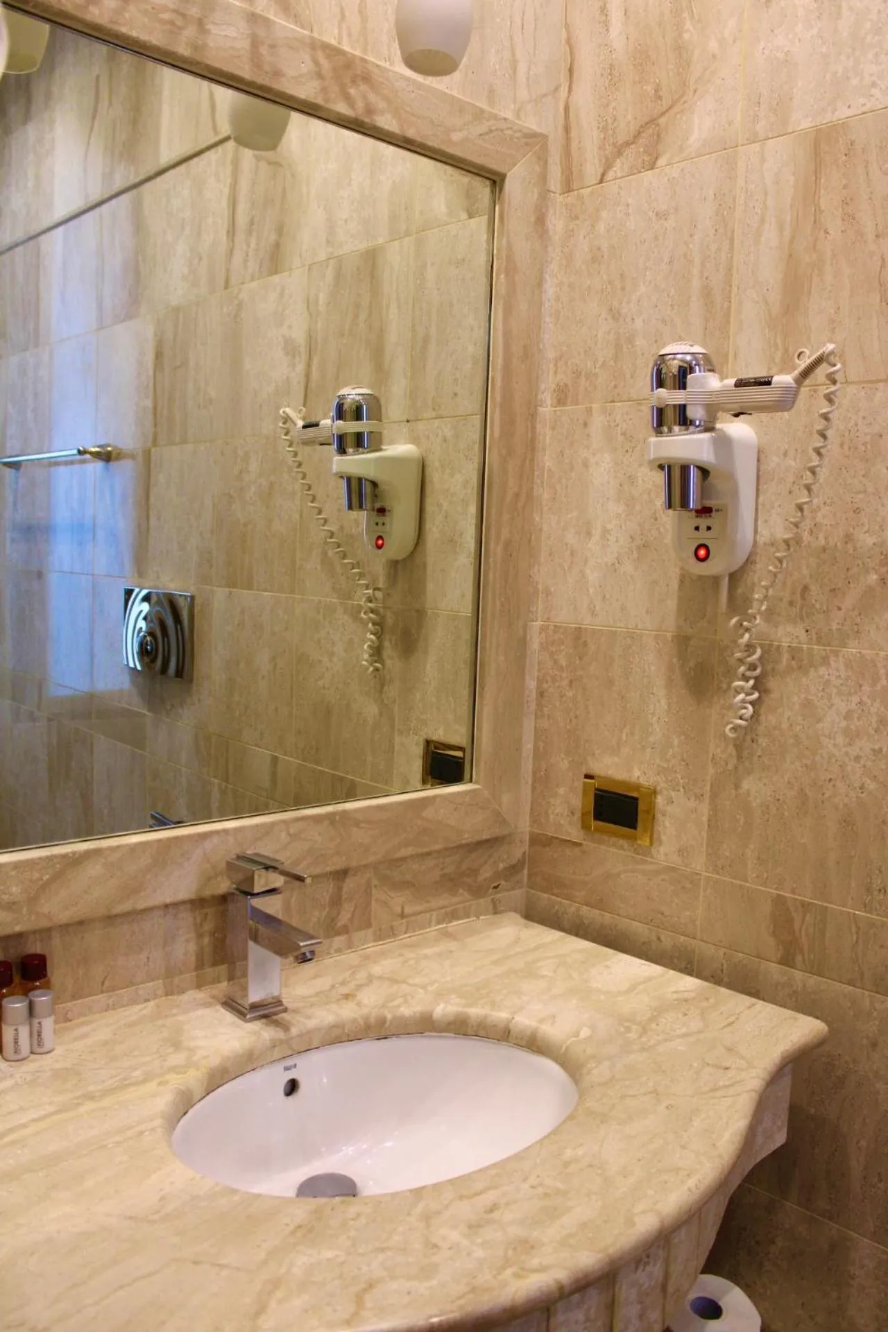 Shower in Hotel Fiorella Milano