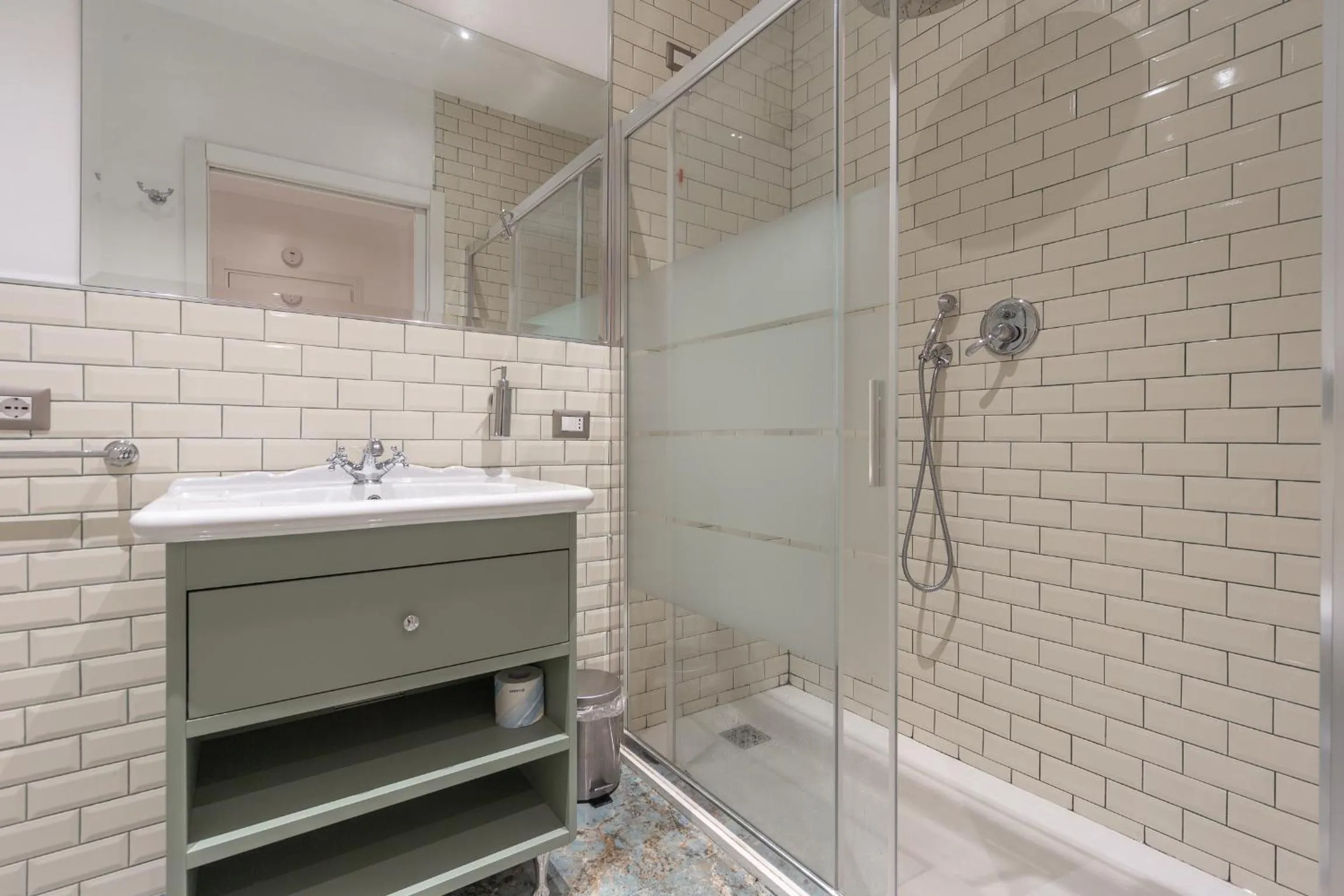 Shower in Duomo Smart Suites