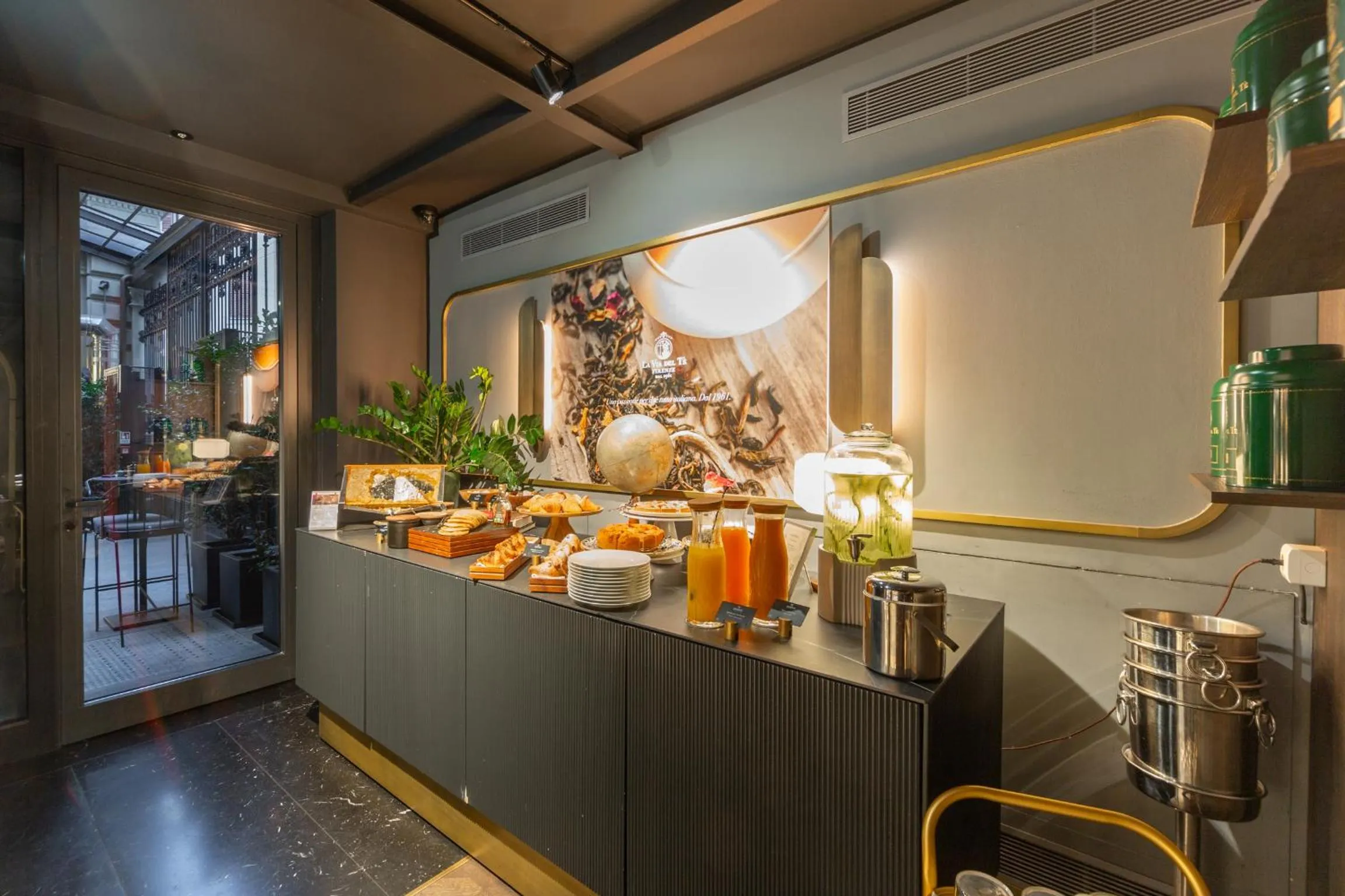 Coffee/tea facilities in Duomo Smart Suites