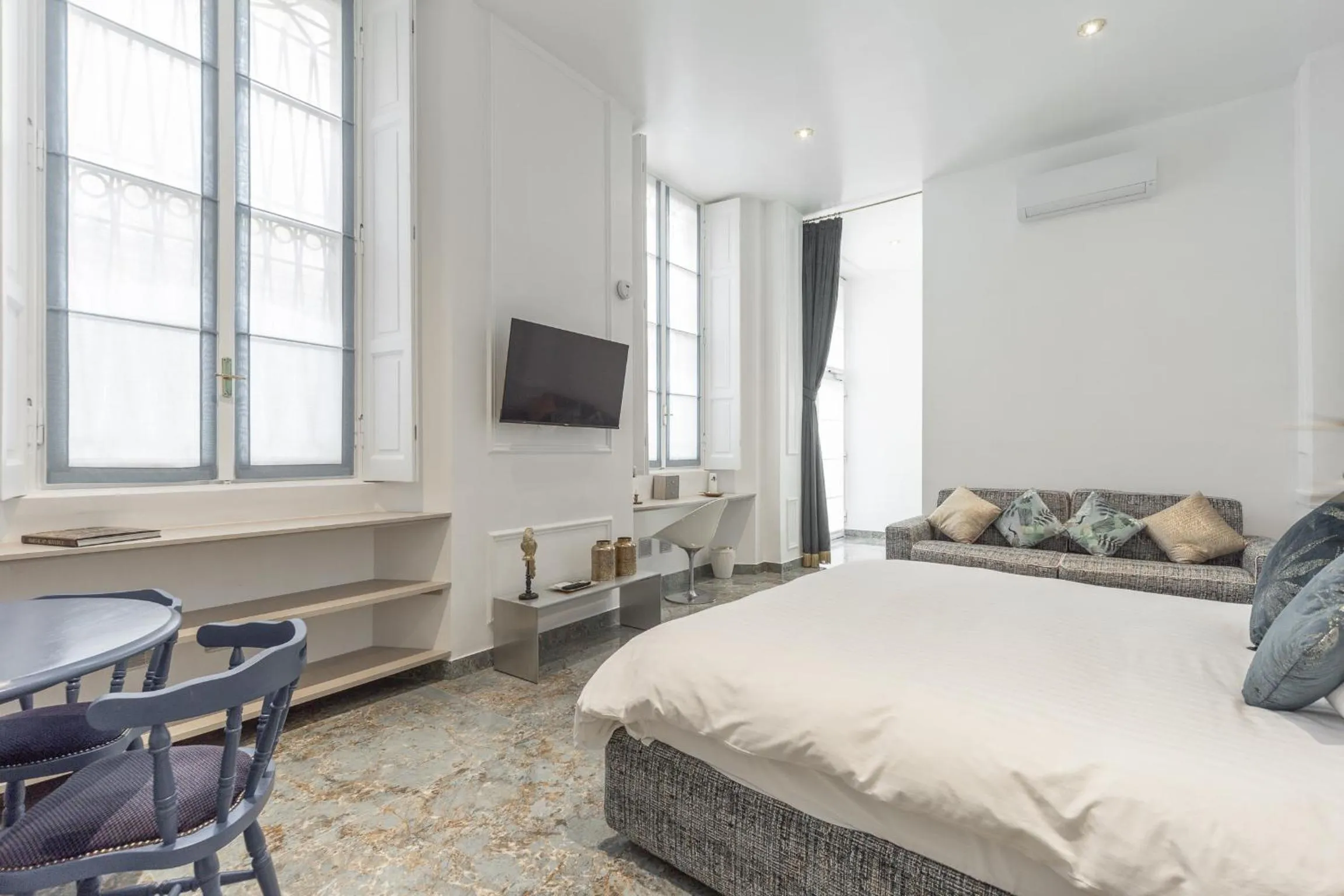 Bed in Duomo Smart Suites