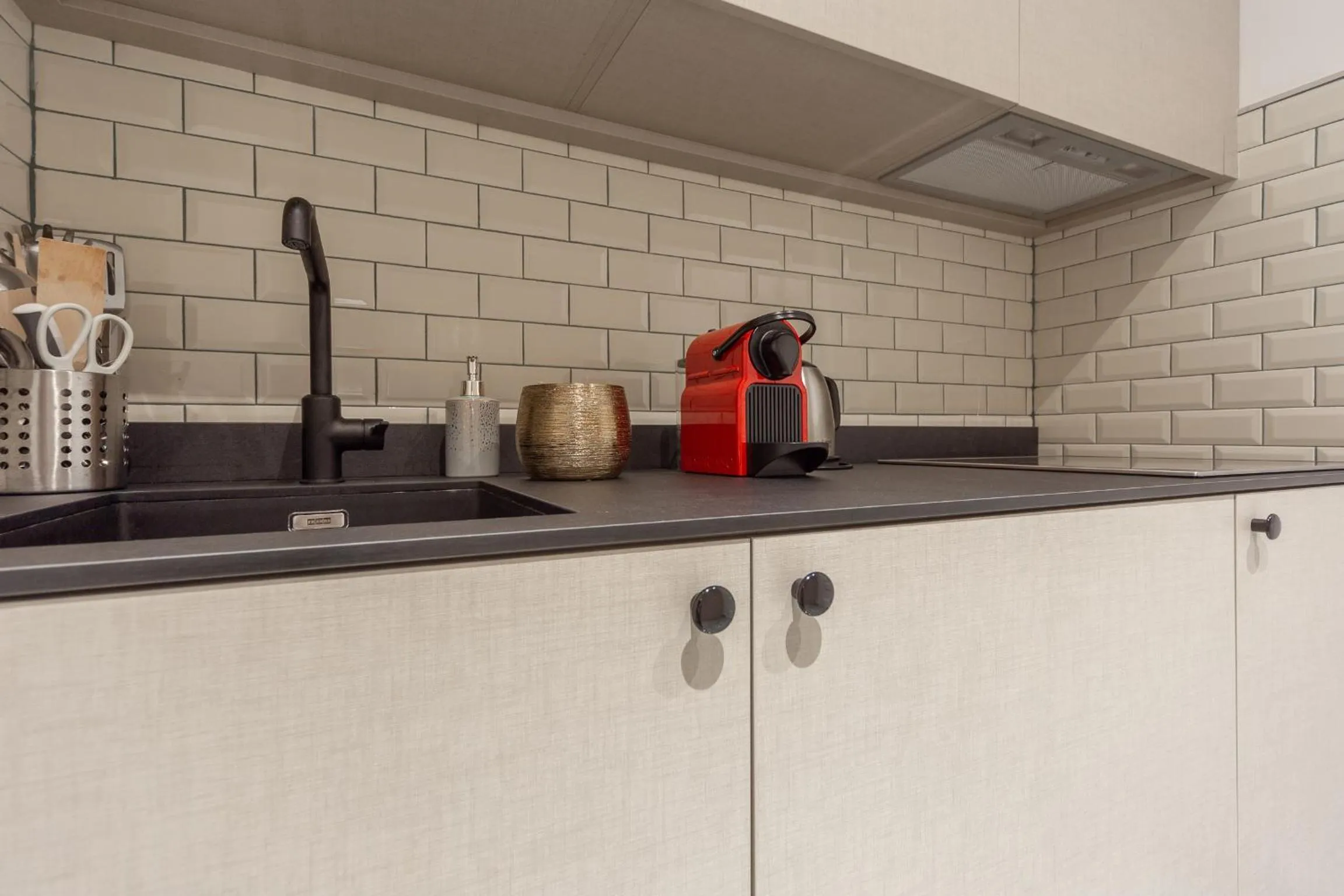 Coffee/tea facilities in Duomo Smart Suites