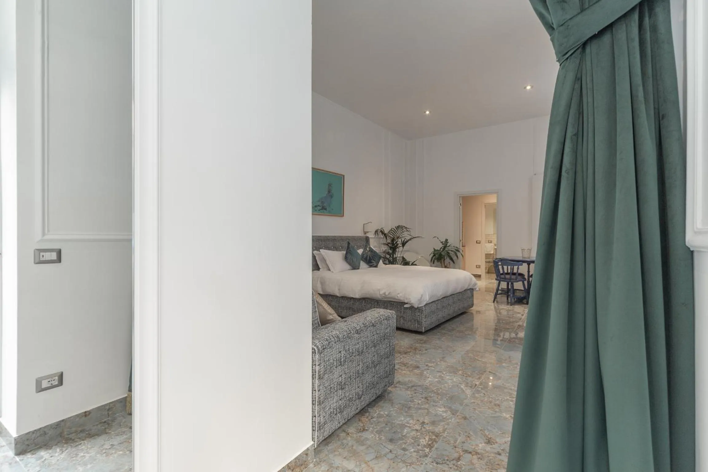 Photo of the whole room, Bed in Duomo Smart Suites