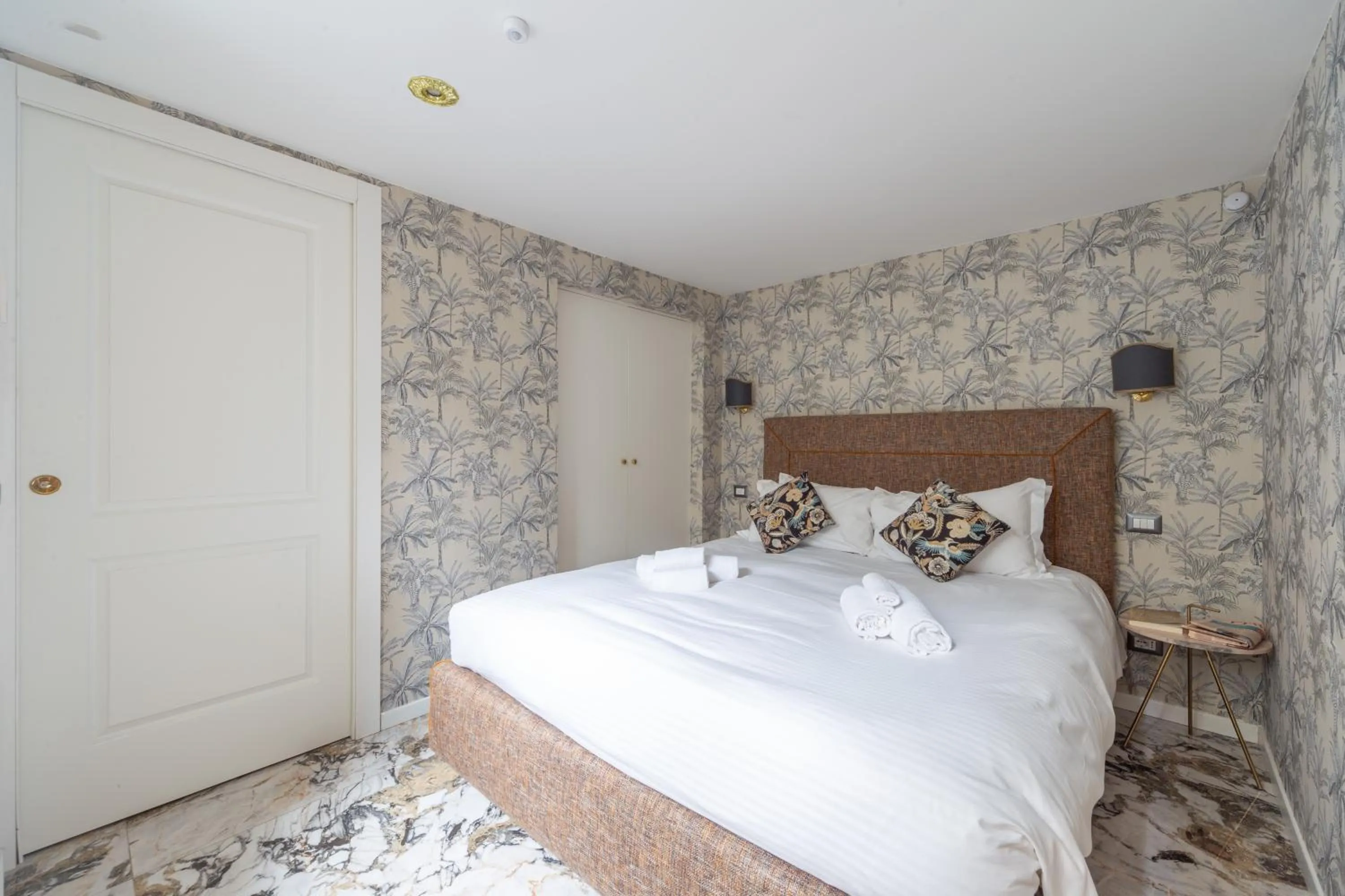 Bed in Duomo Smart Suites