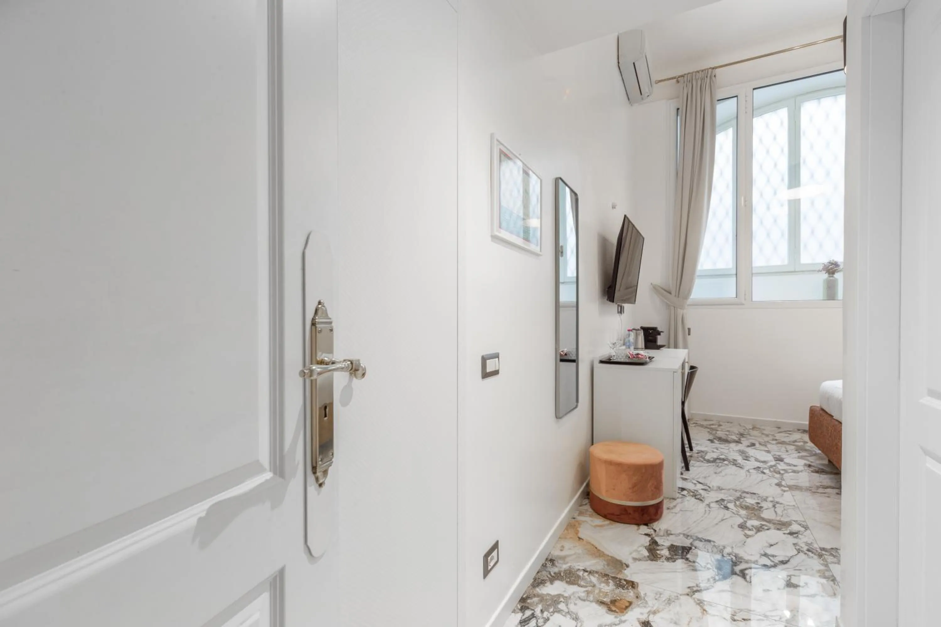 TV and multimedia in Duomo Smart Suites