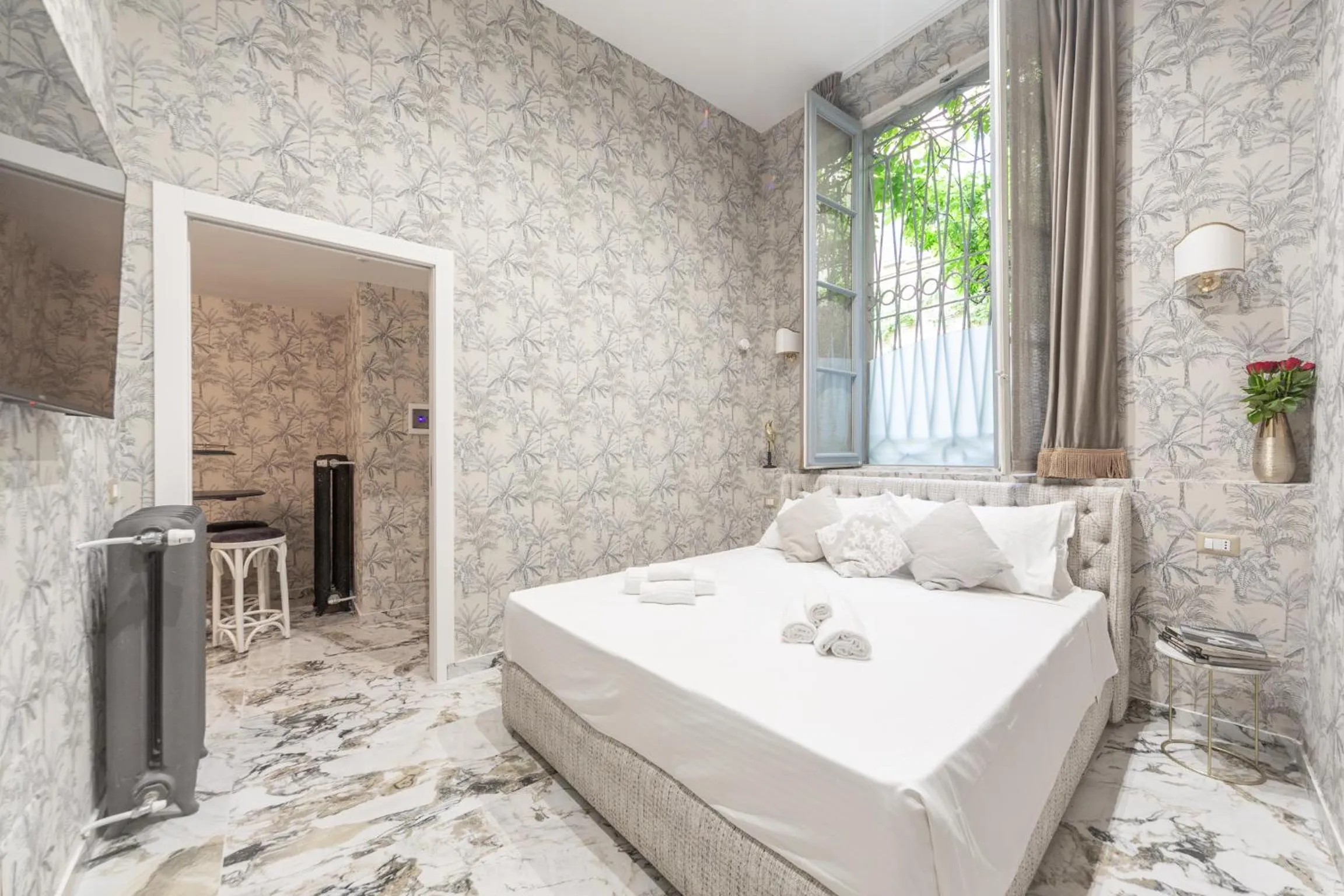 Bed in Duomo Smart Suites