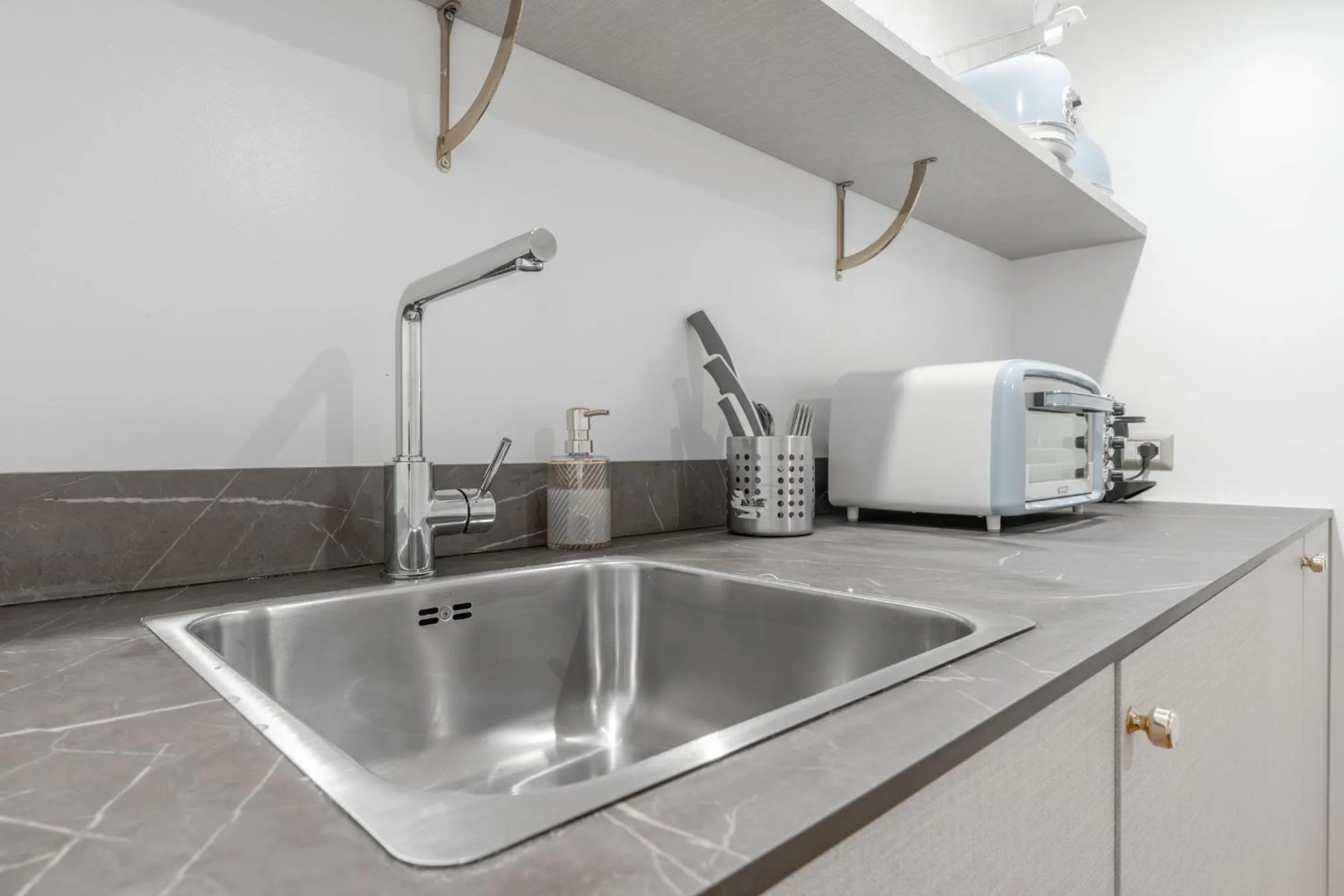 Kitchen or kitchenette in Duomo Smart Suites