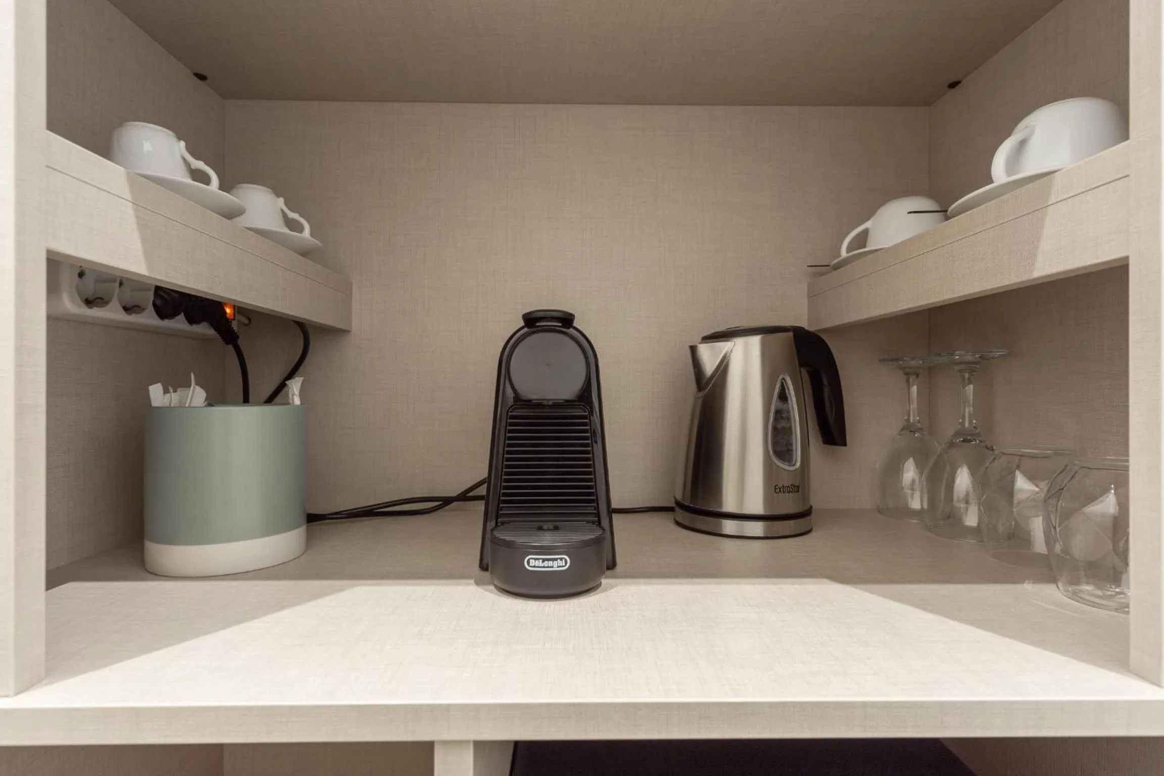 Coffee/tea facilities in Duomo Smart Suites