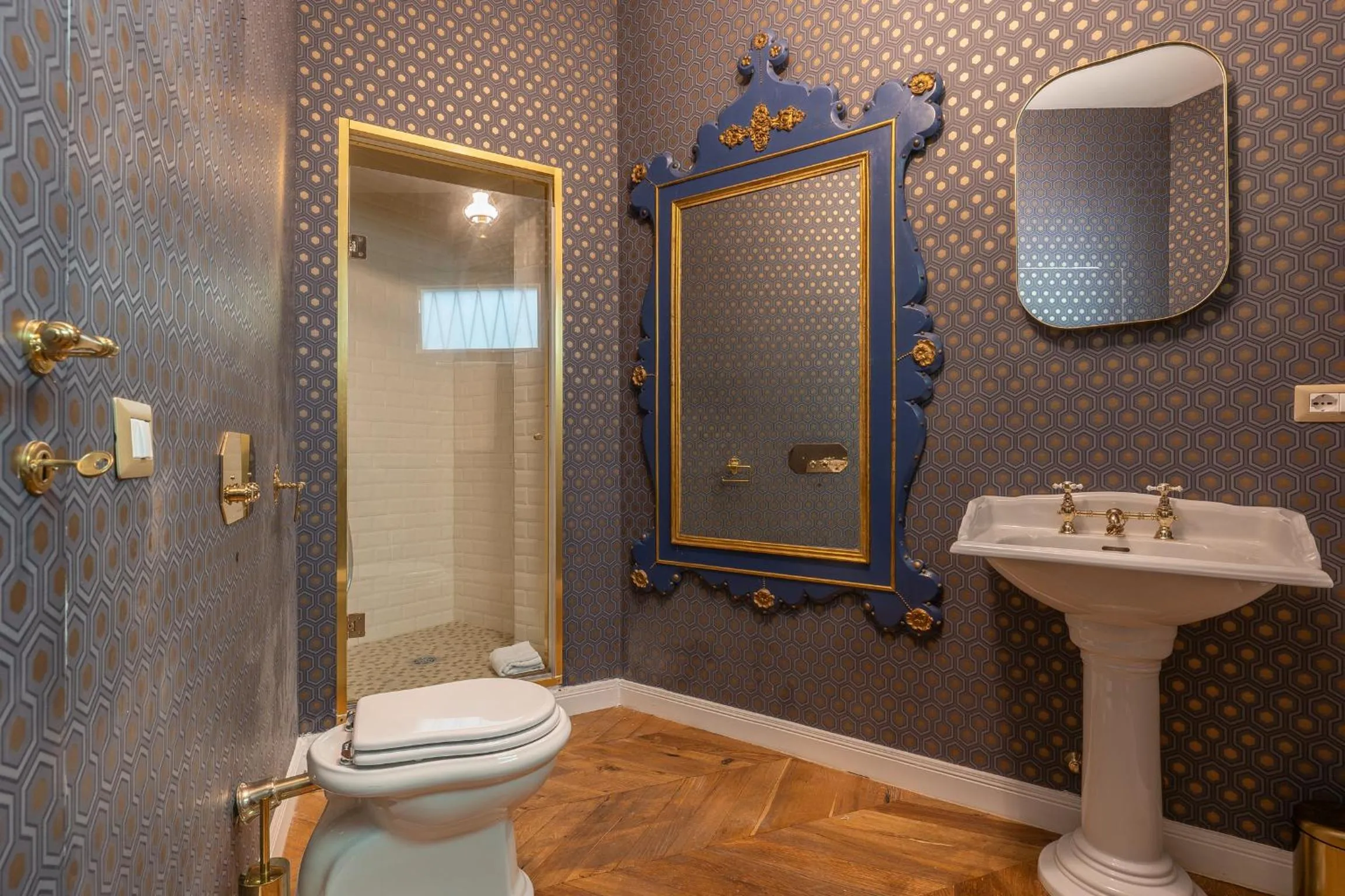 Shower in Duomo Smart Suites