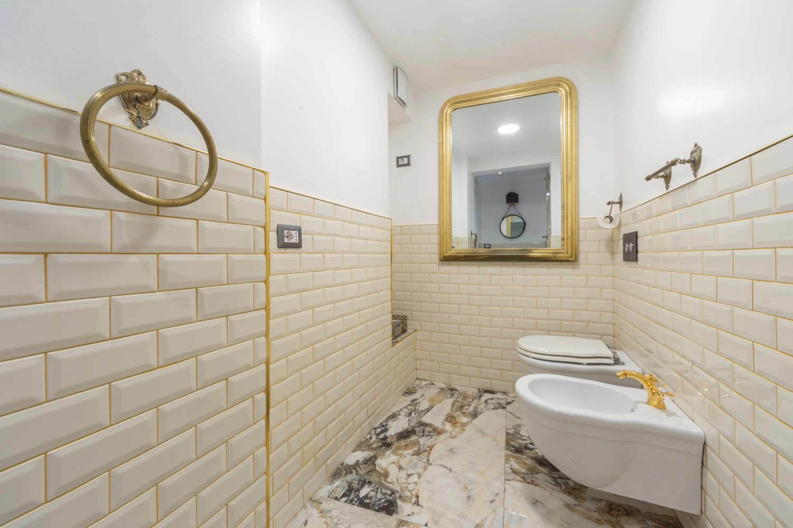 Toilet in Duomo Smart Suites