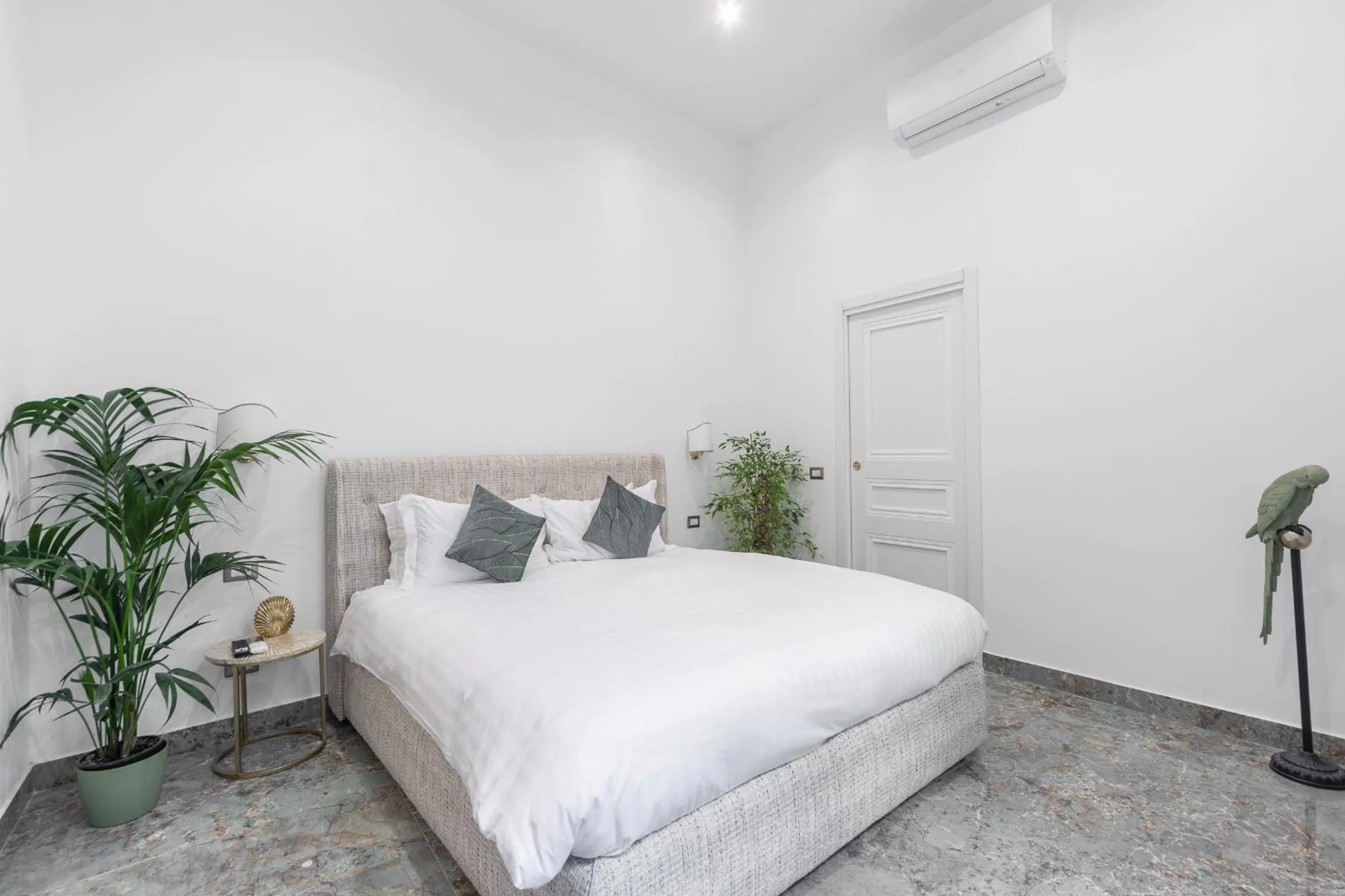 Bed in Duomo Smart Suites