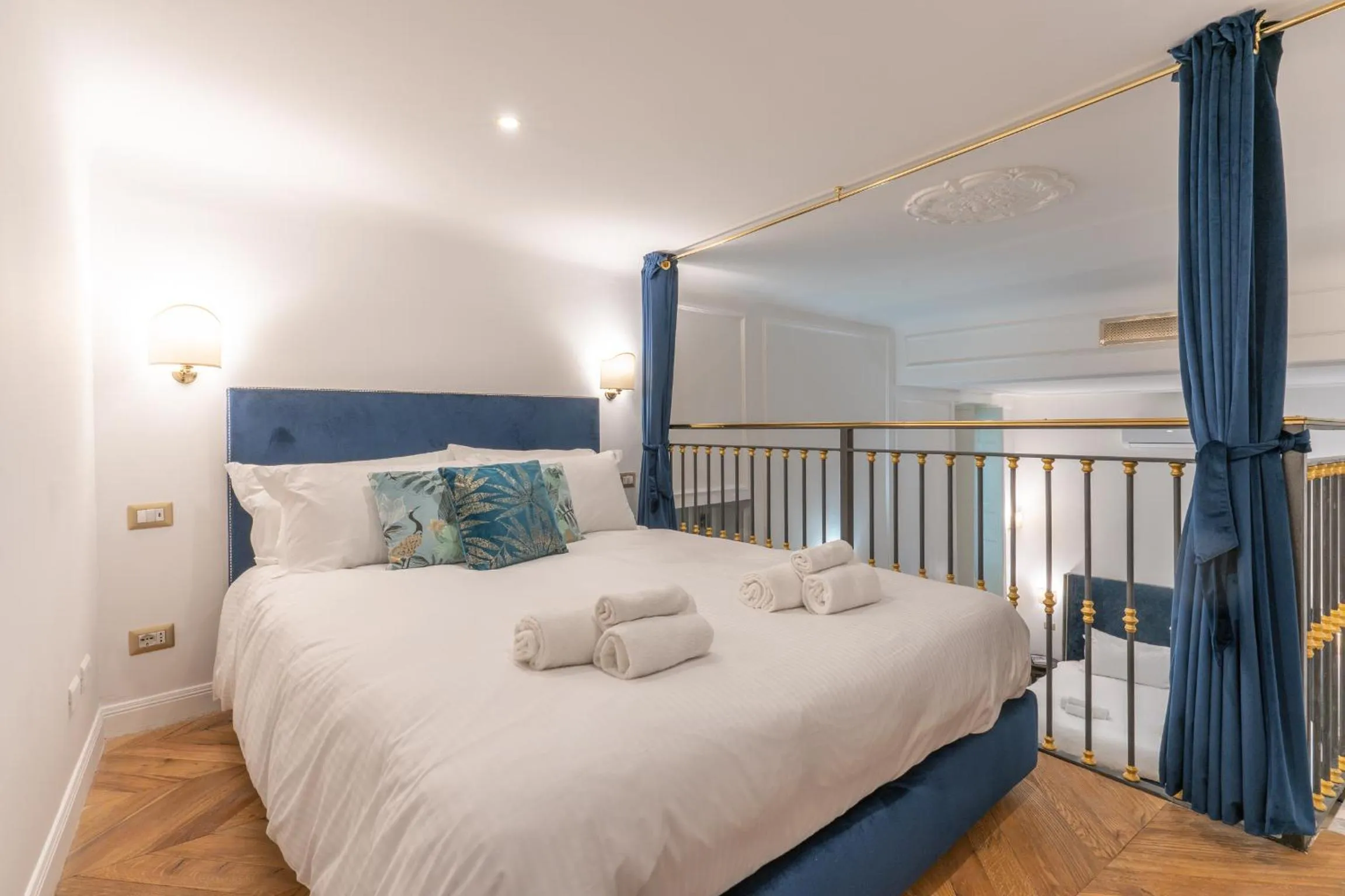 Photo of the whole room, Bed in Duomo Smart Suites