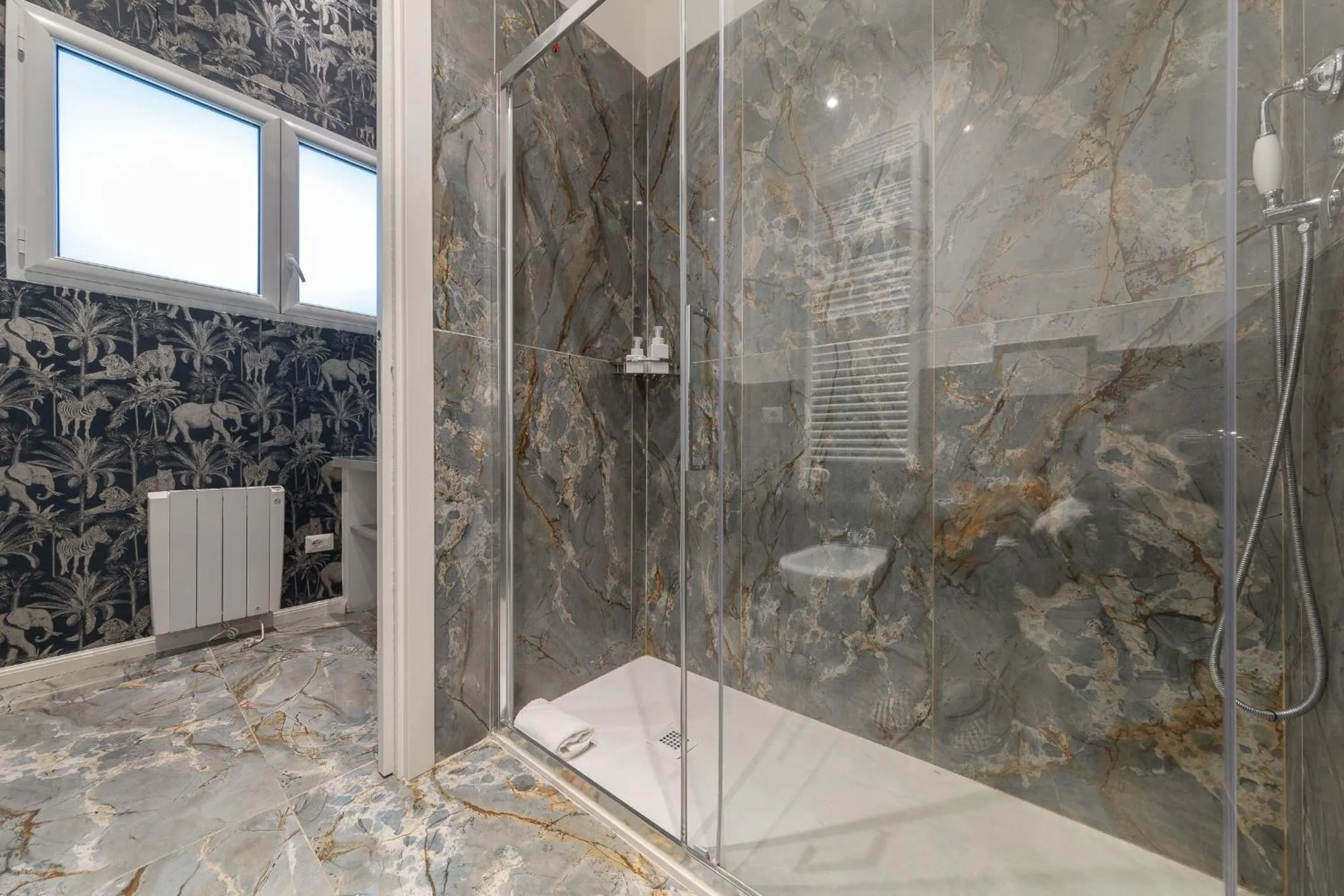 Shower in Duomo Smart Suites