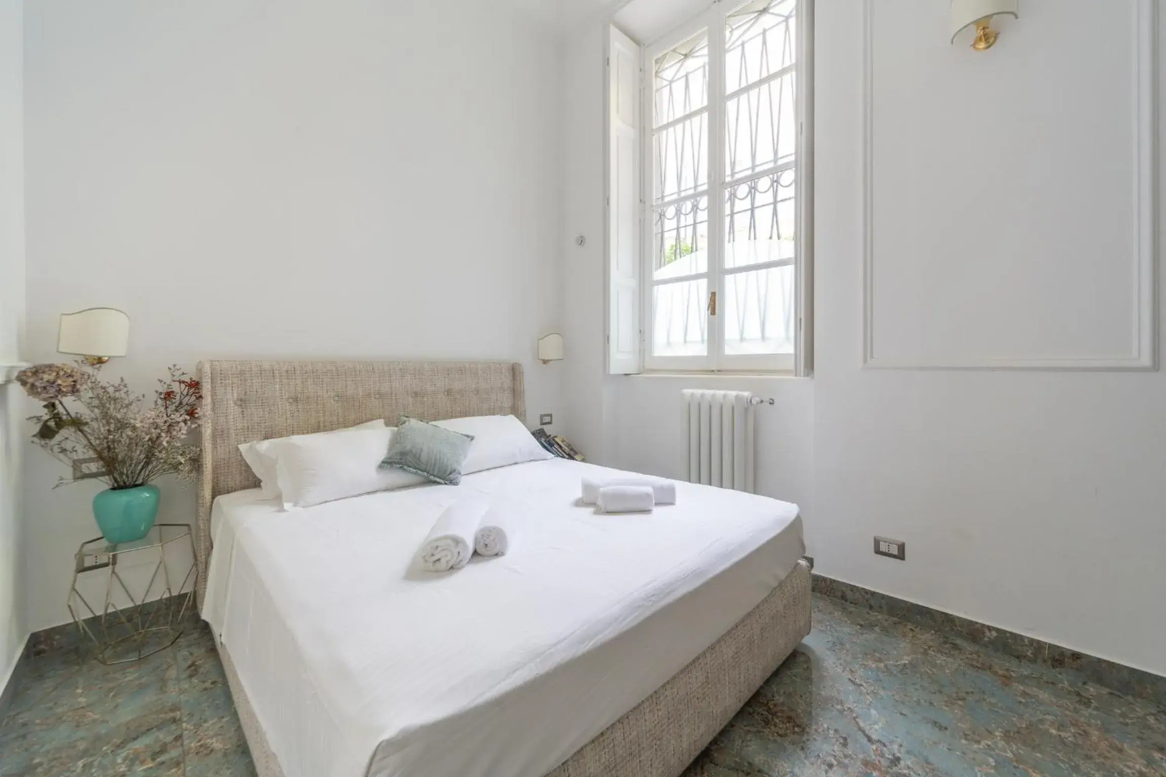 Large Double Room in Duomo Smart Suites Large Double Room in Duomo Smart Suites