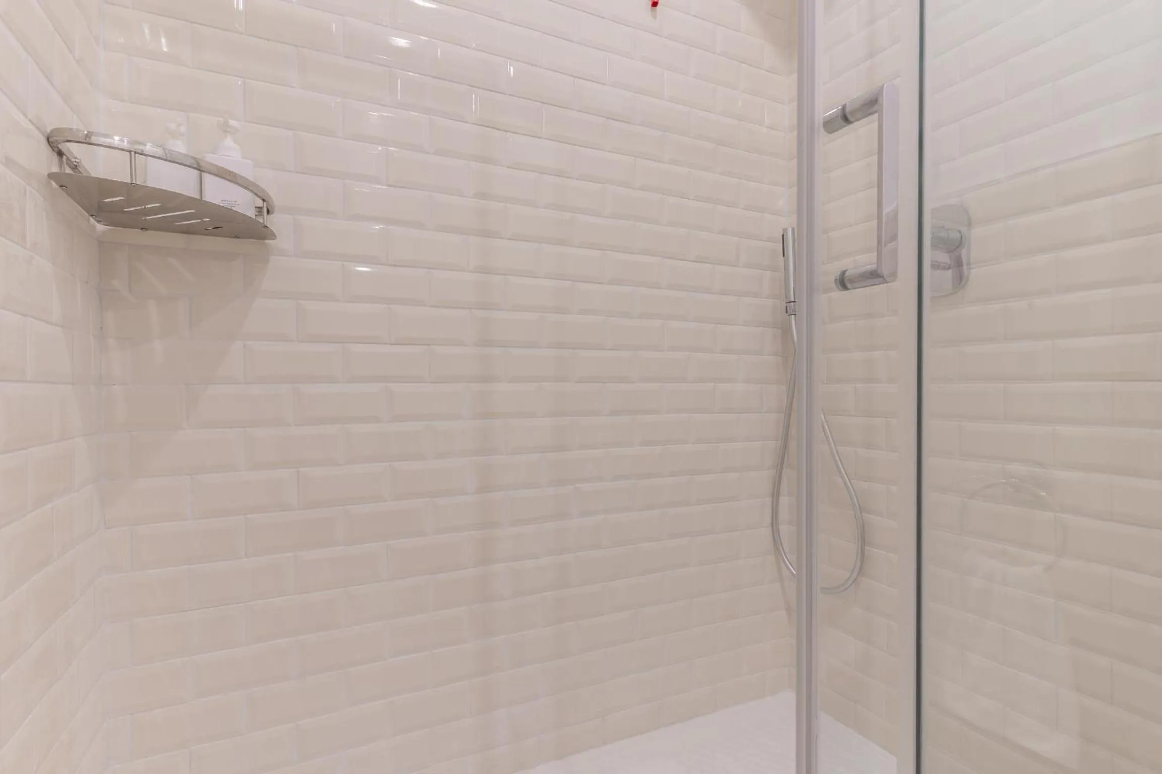 Shower in Duomo Smart Suites