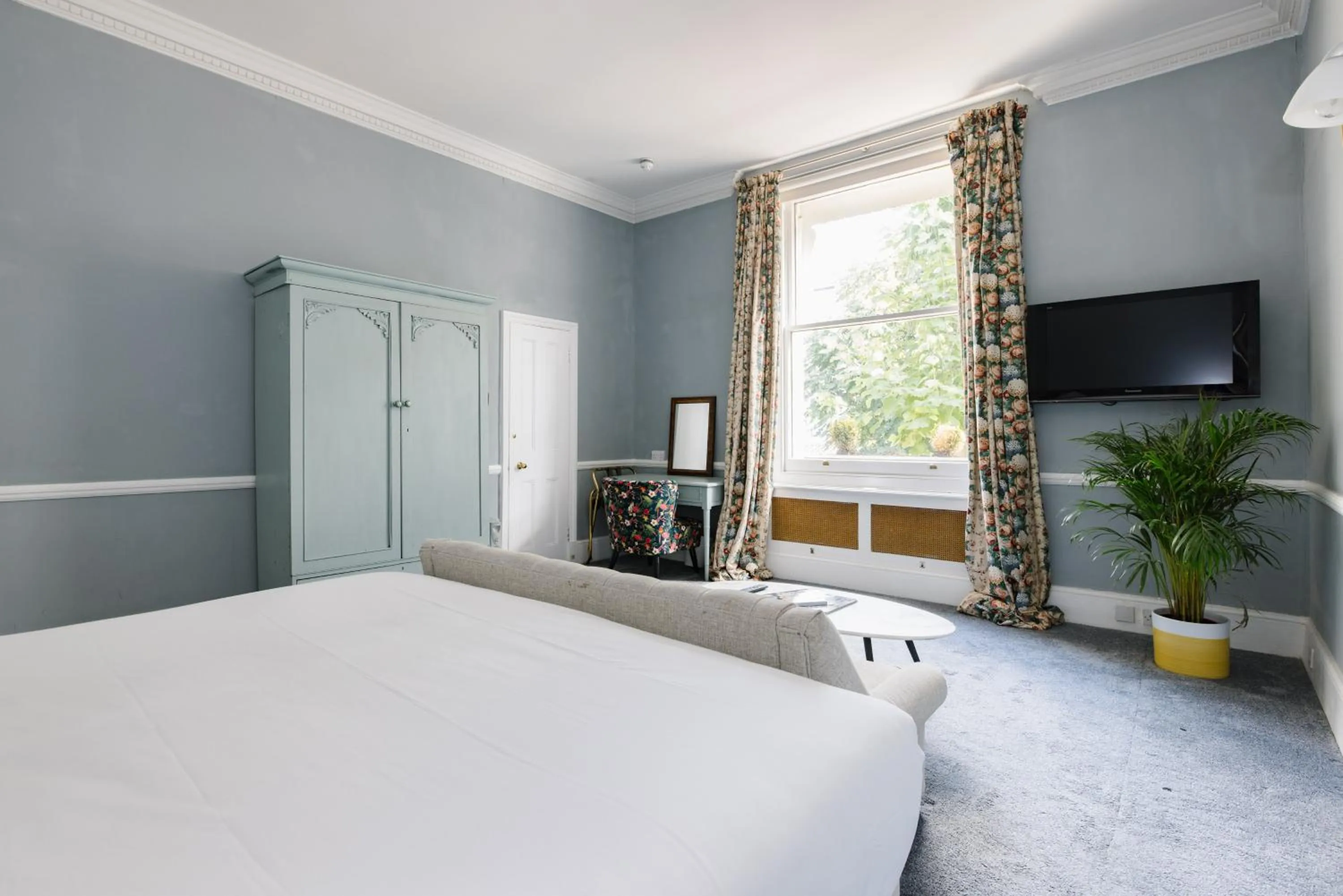 Photo of the whole room, Bed in The Abbey Notting Hill