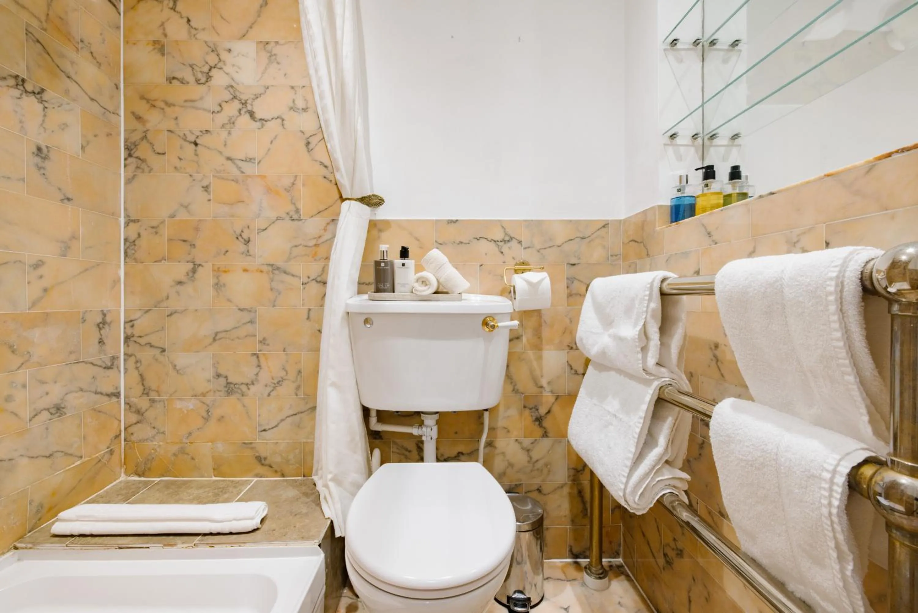 Toilet in The Abbey Notting Hill