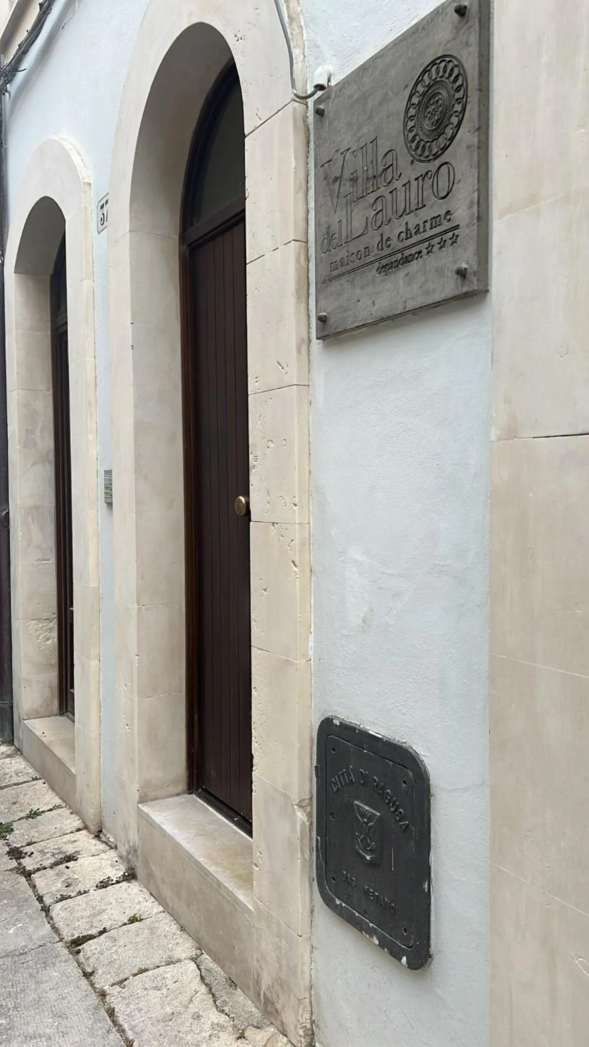 Facade/entrance in Villa Del Lauro