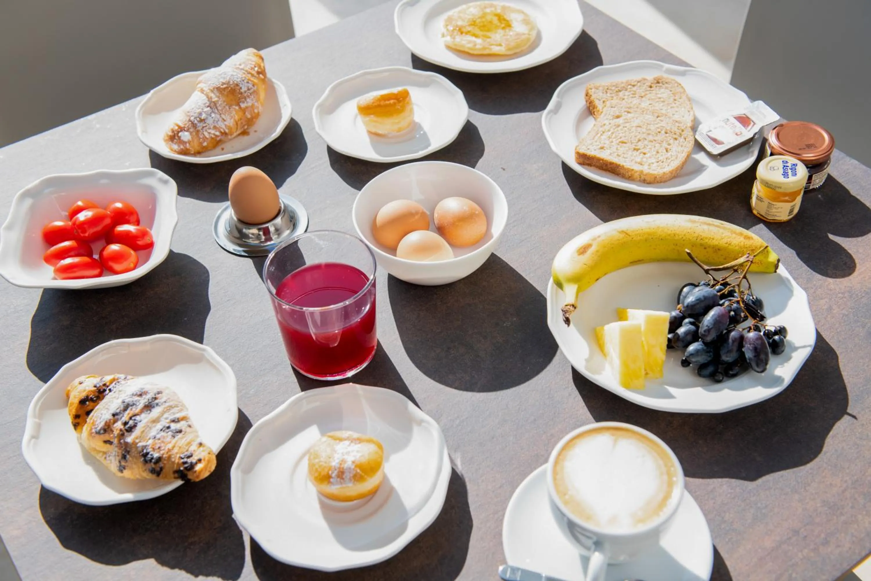 Breakfast in Villa Del Lauro