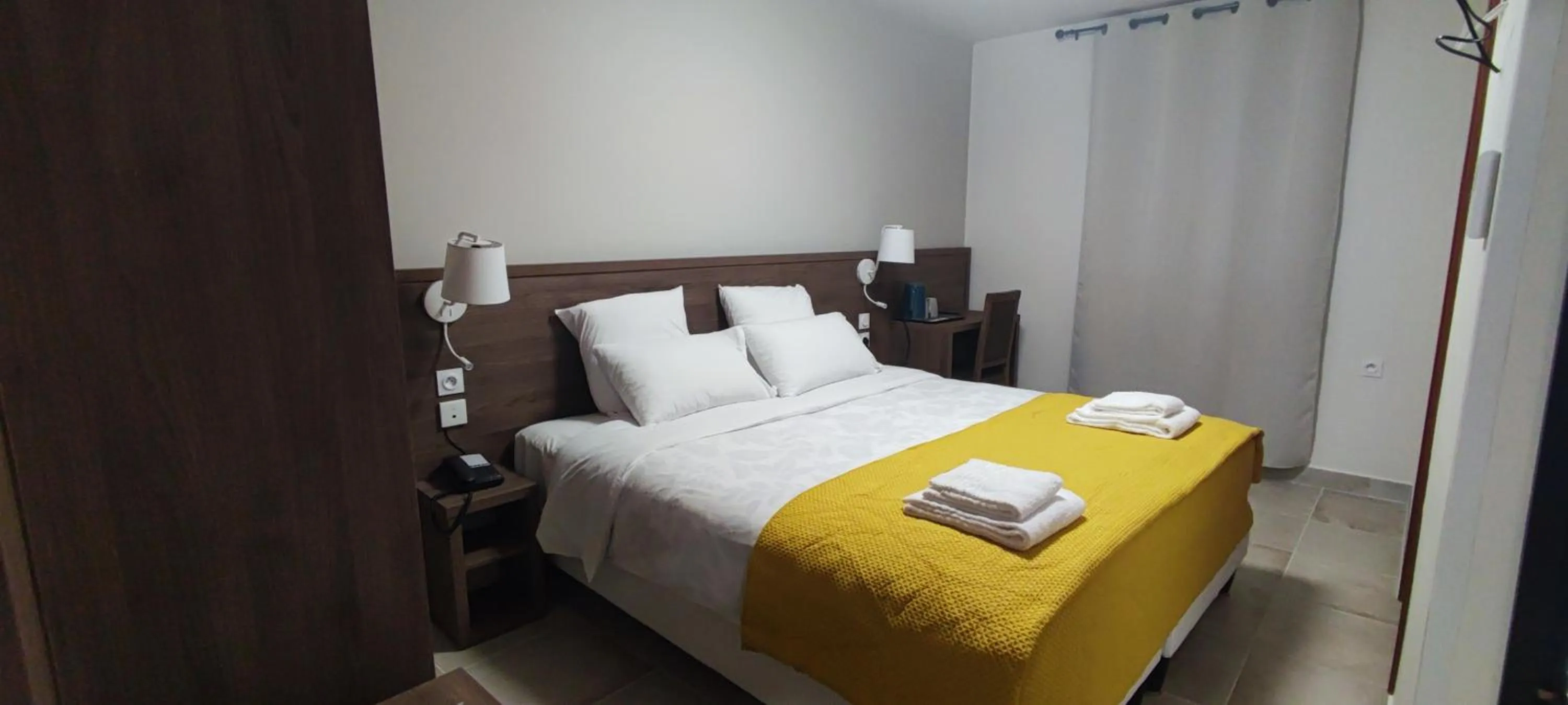 Photo of the whole room, Bed in SQUARE HOTEL