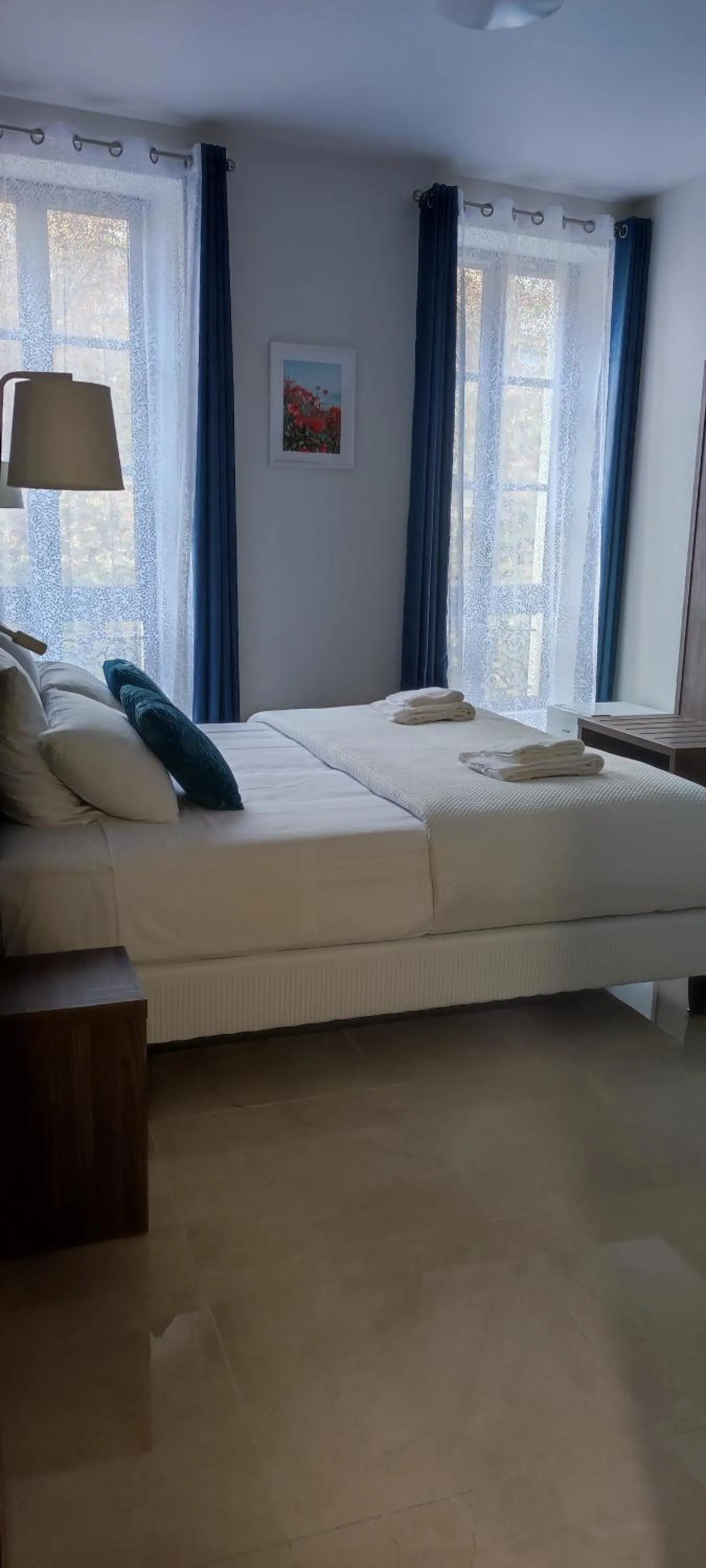 Bedroom, Bed in SQUARE HOTEL