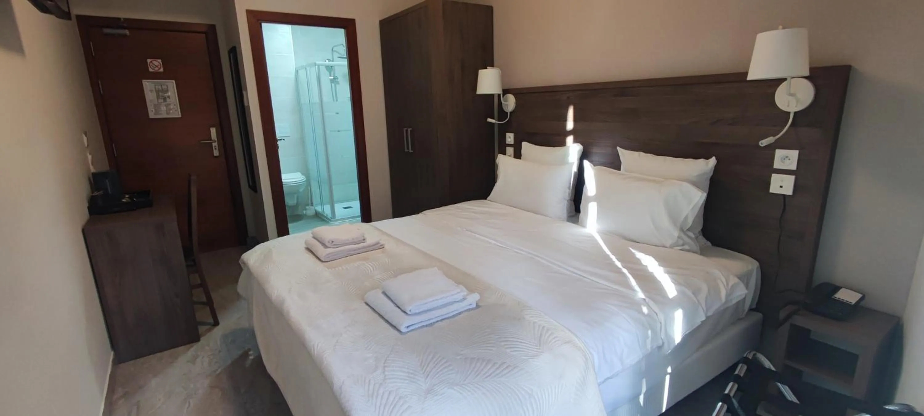 Photo of the whole room, Bed in SQUARE HOTEL