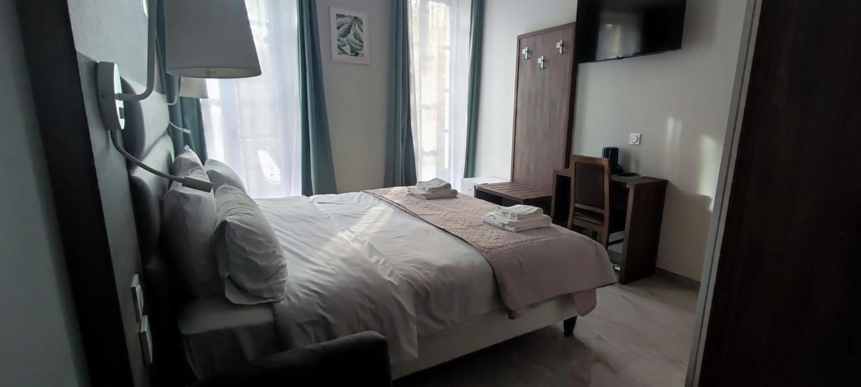 Photo of the whole room, Bed in SQUARE HOTEL