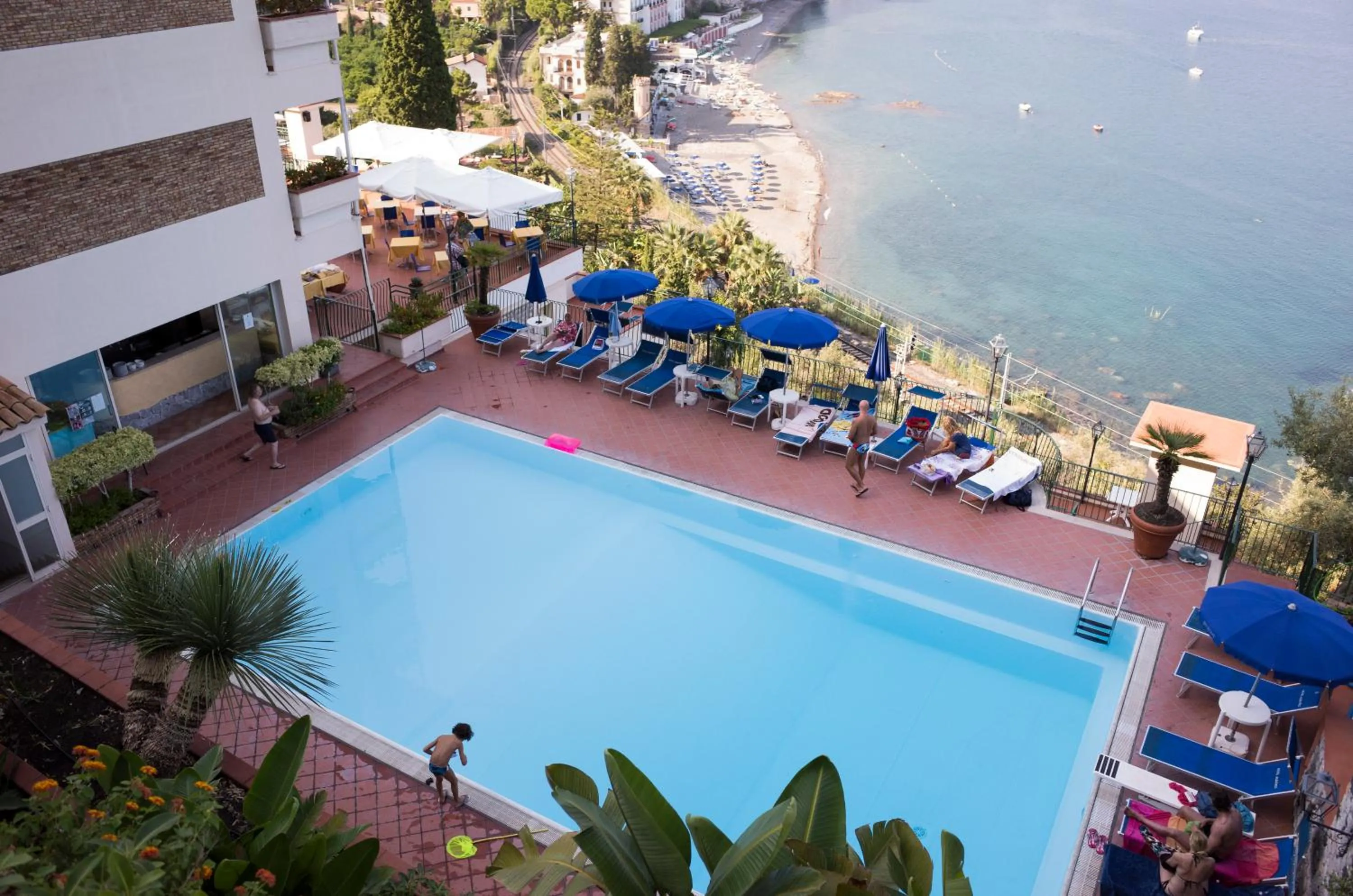 People in Bay Palace Mazzarò