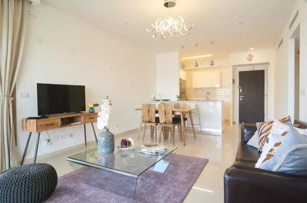 Unique View - 2 BR & 2 BTH - Monbaz streetM