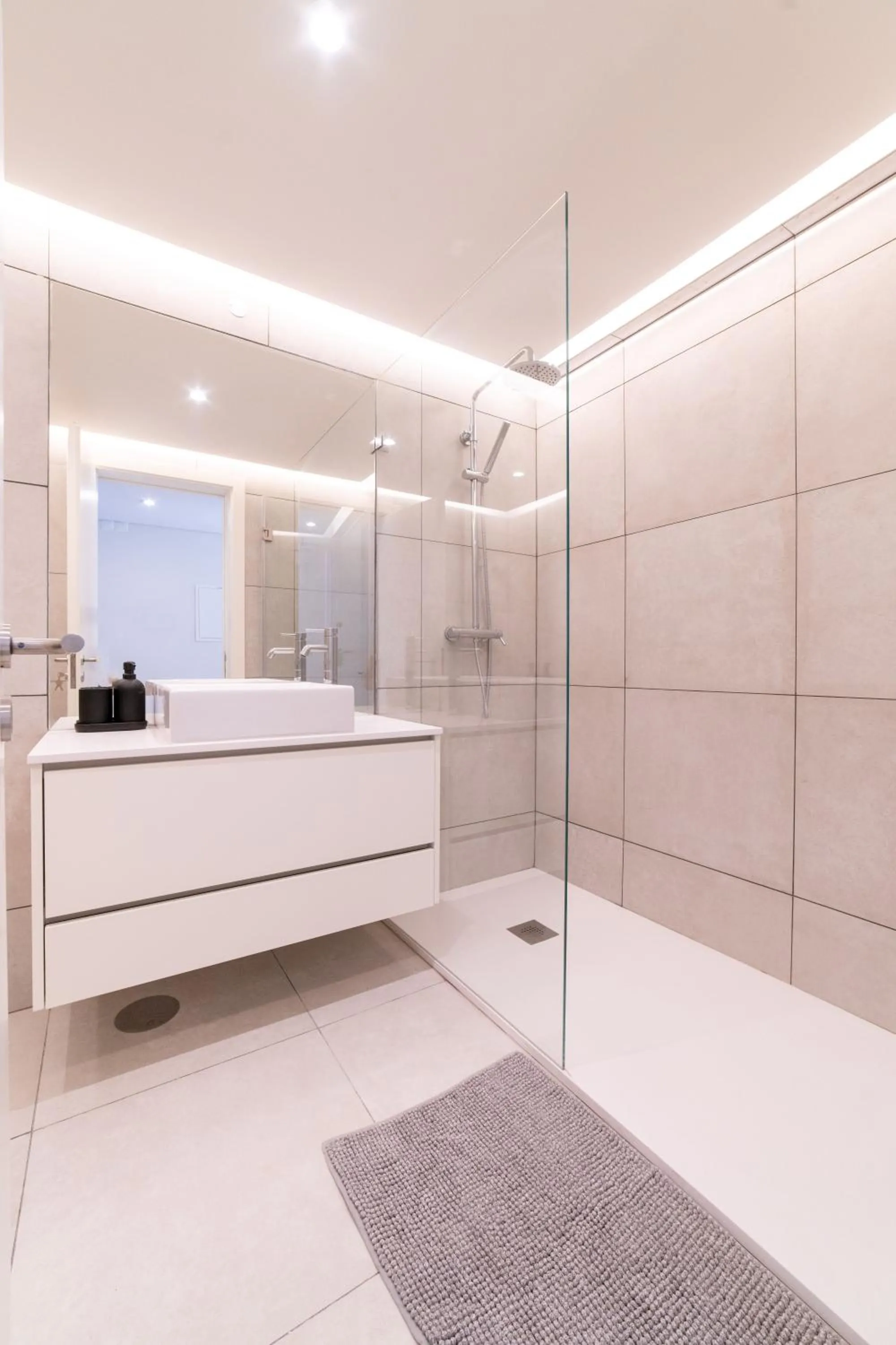 Lusíadas 53 2ºD - Beautiful two-bedroom apartment