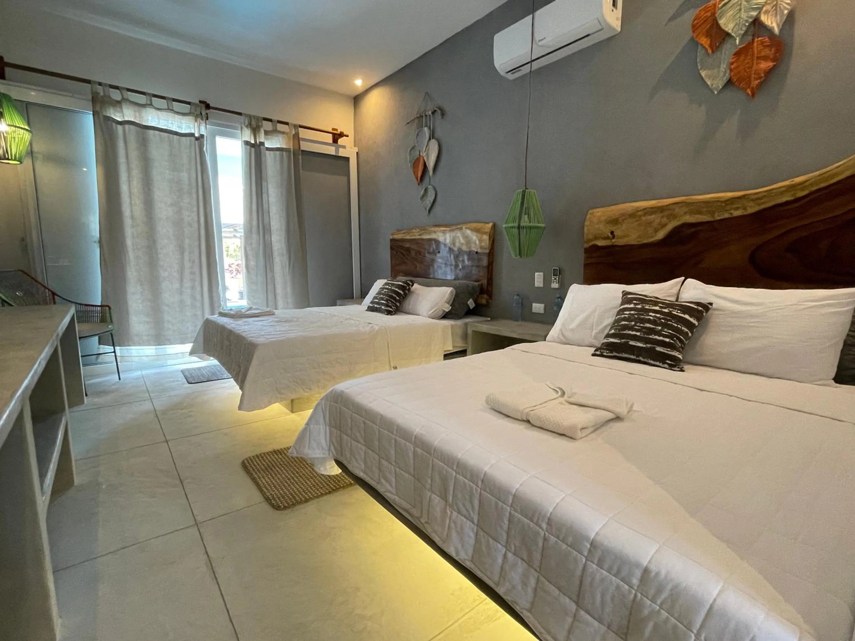 Bedroom, Bed in Johnnys Place Hotel