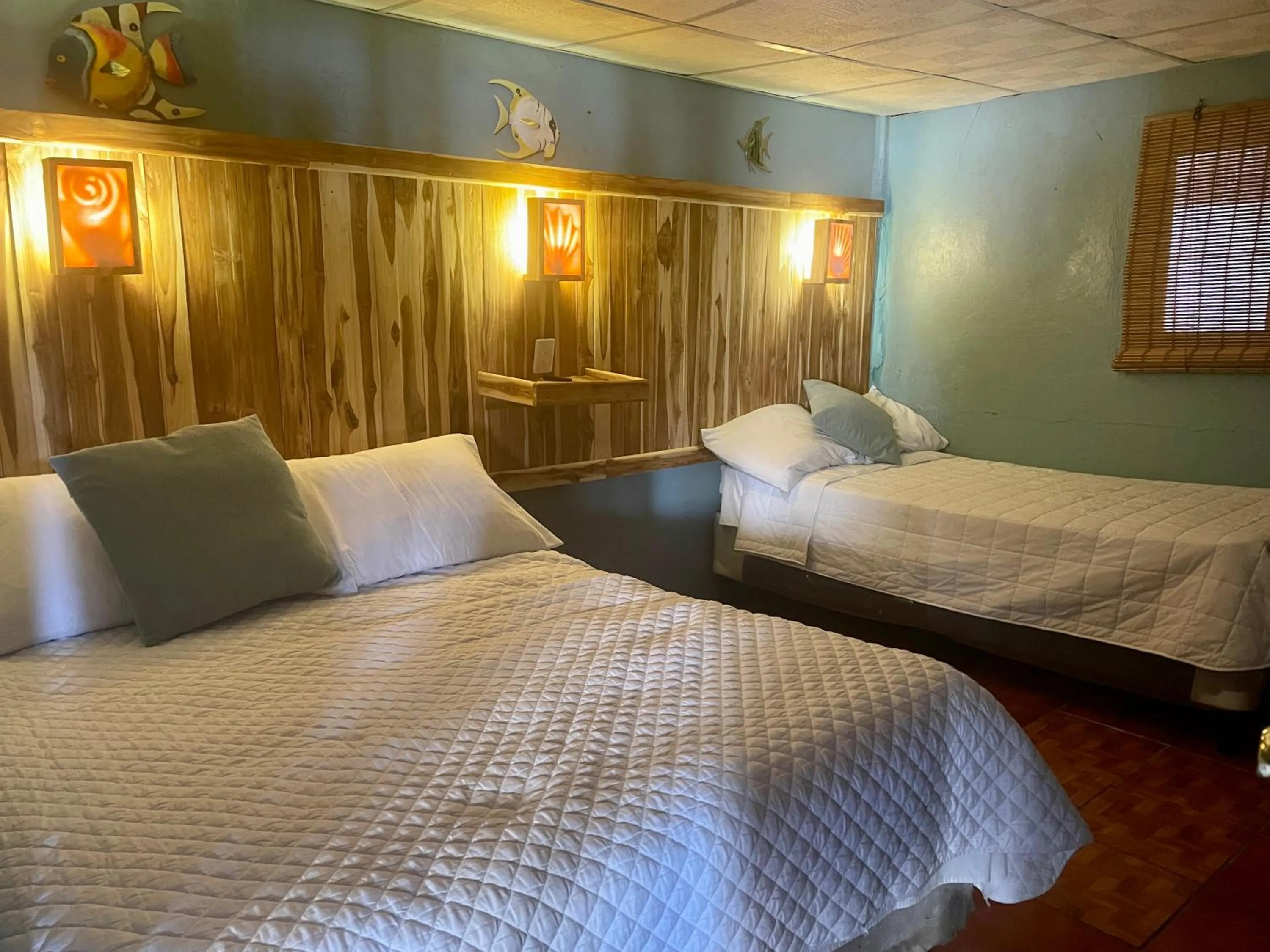 air conditioner, Bed in Johnnys Place Hotel