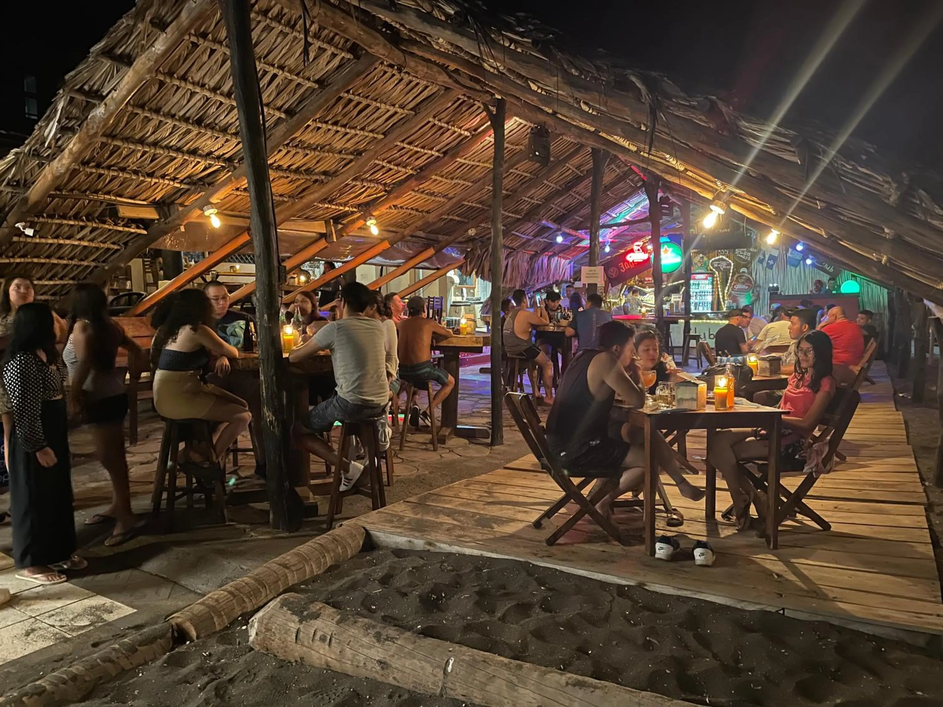 Restaurant/places to eat in Johnnys Place Hotel