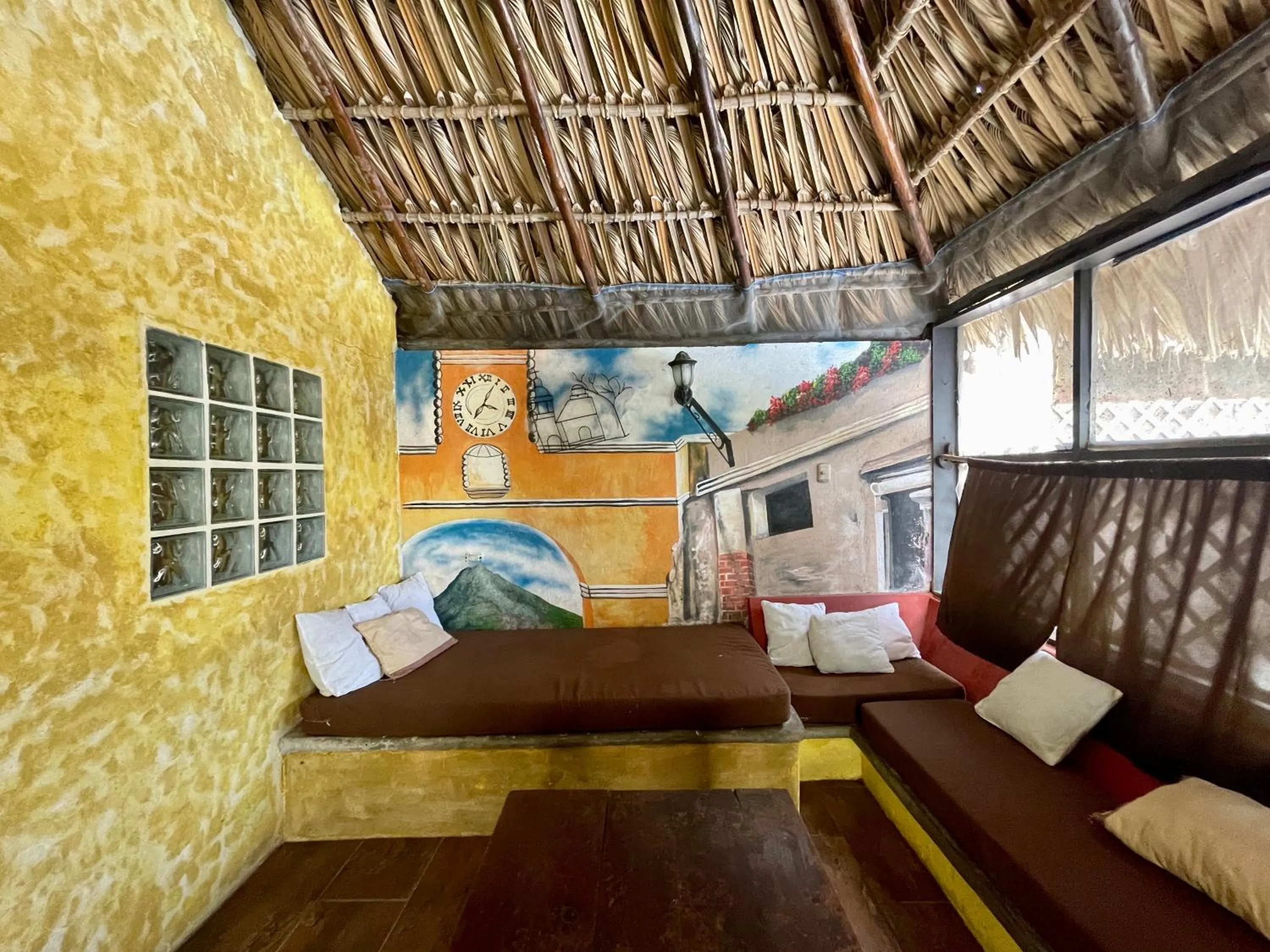 Living room in Johnnys Place Hotel