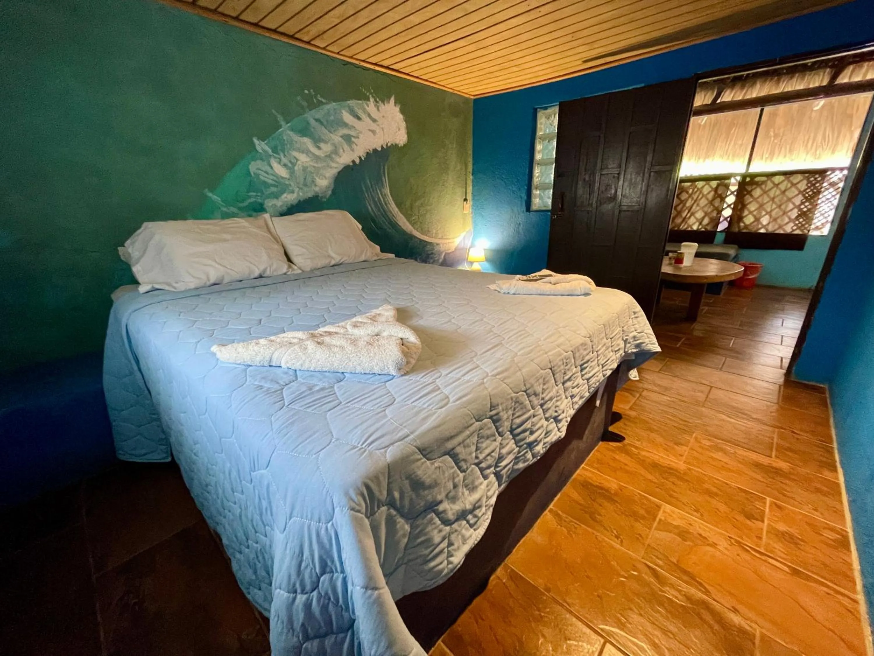 air conditioner, Bed in Johnnys Place Hotel