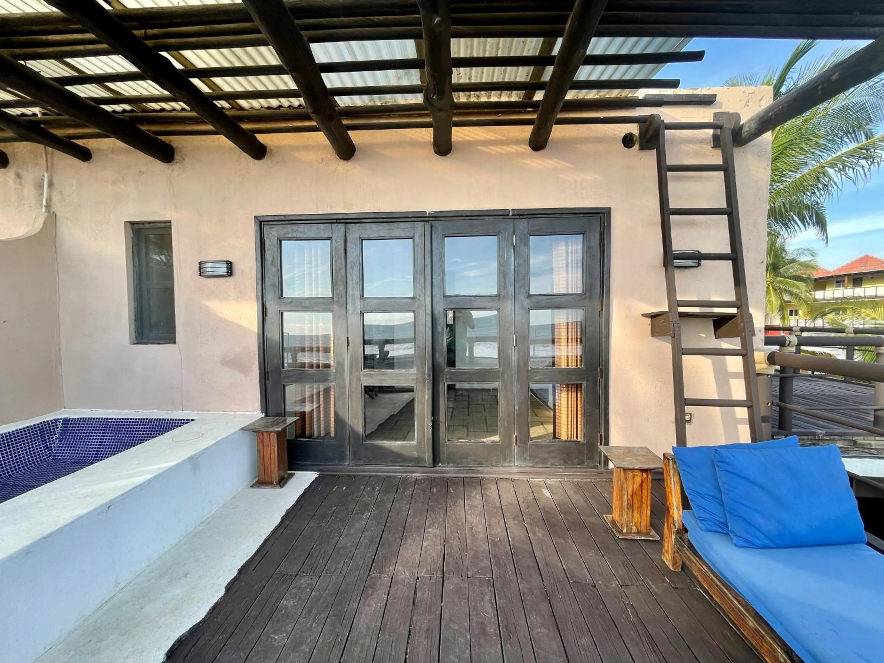 Balcony/Terrace in Johnnys Place Hotel