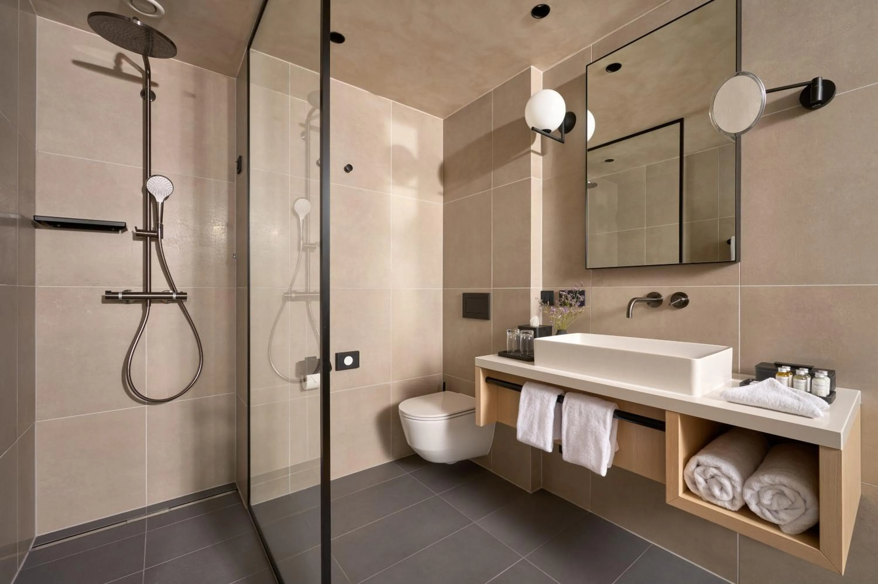 Shower in Hotel Ambasador