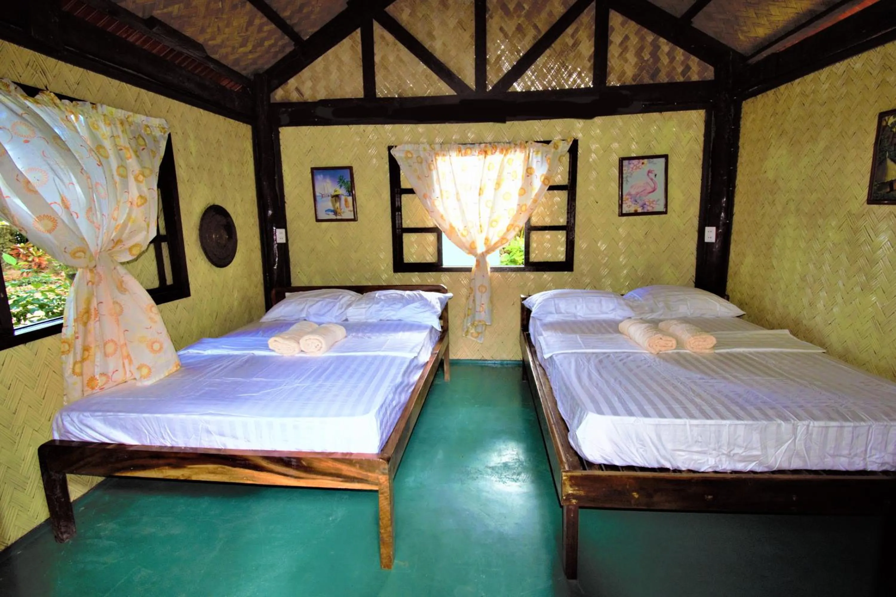 Bed in Concepcion Divers Lodge