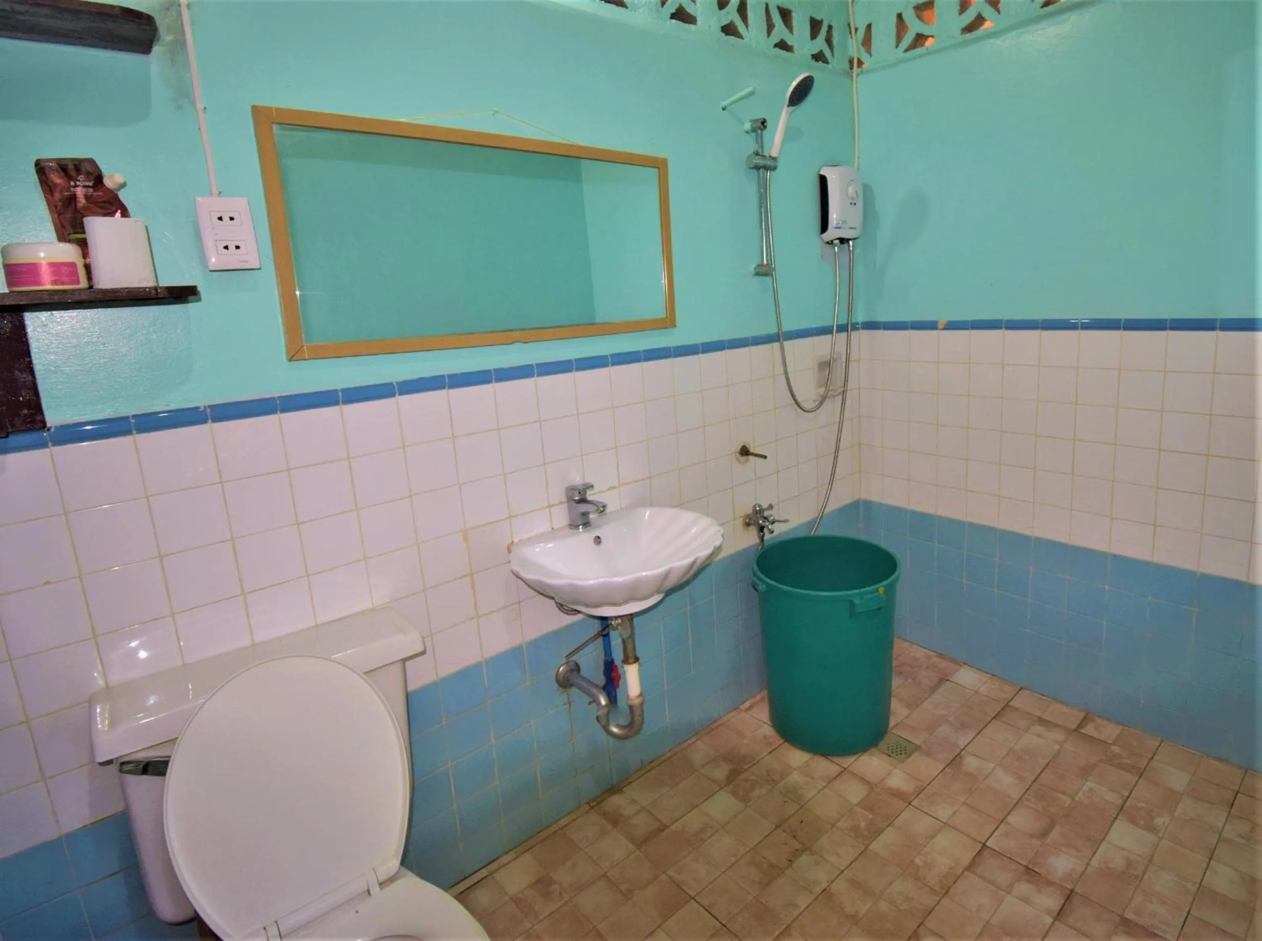 Bathroom in Concepcion Divers Lodge