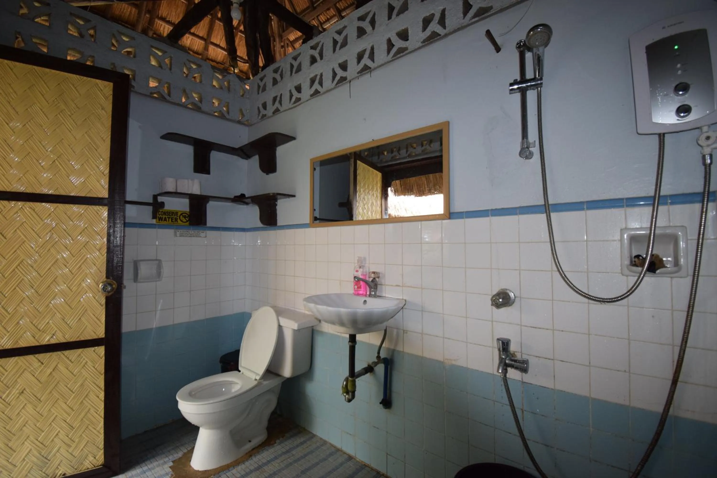 Bathroom in Concepcion Divers Lodge