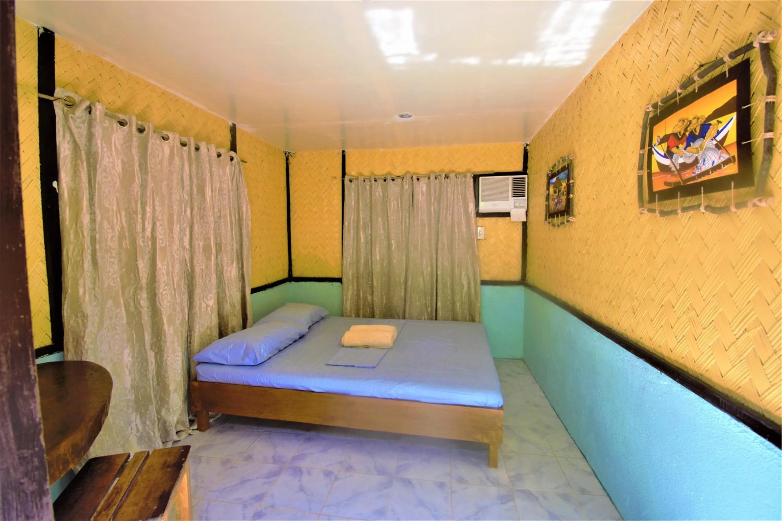 Bed in Concepcion Divers Lodge