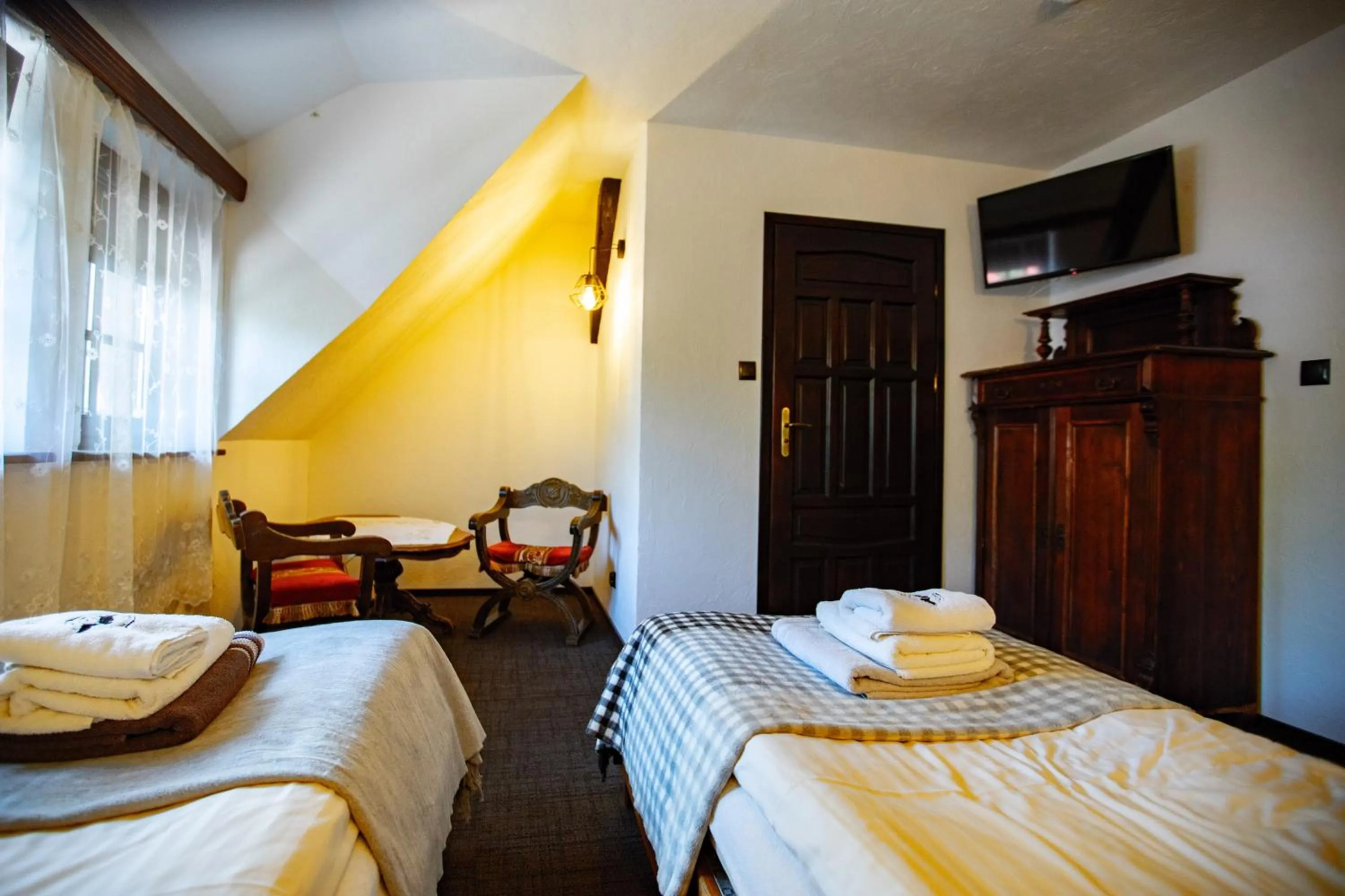 Photo of the whole room, Bed in Gospoda pod Czarnym Łabędziem