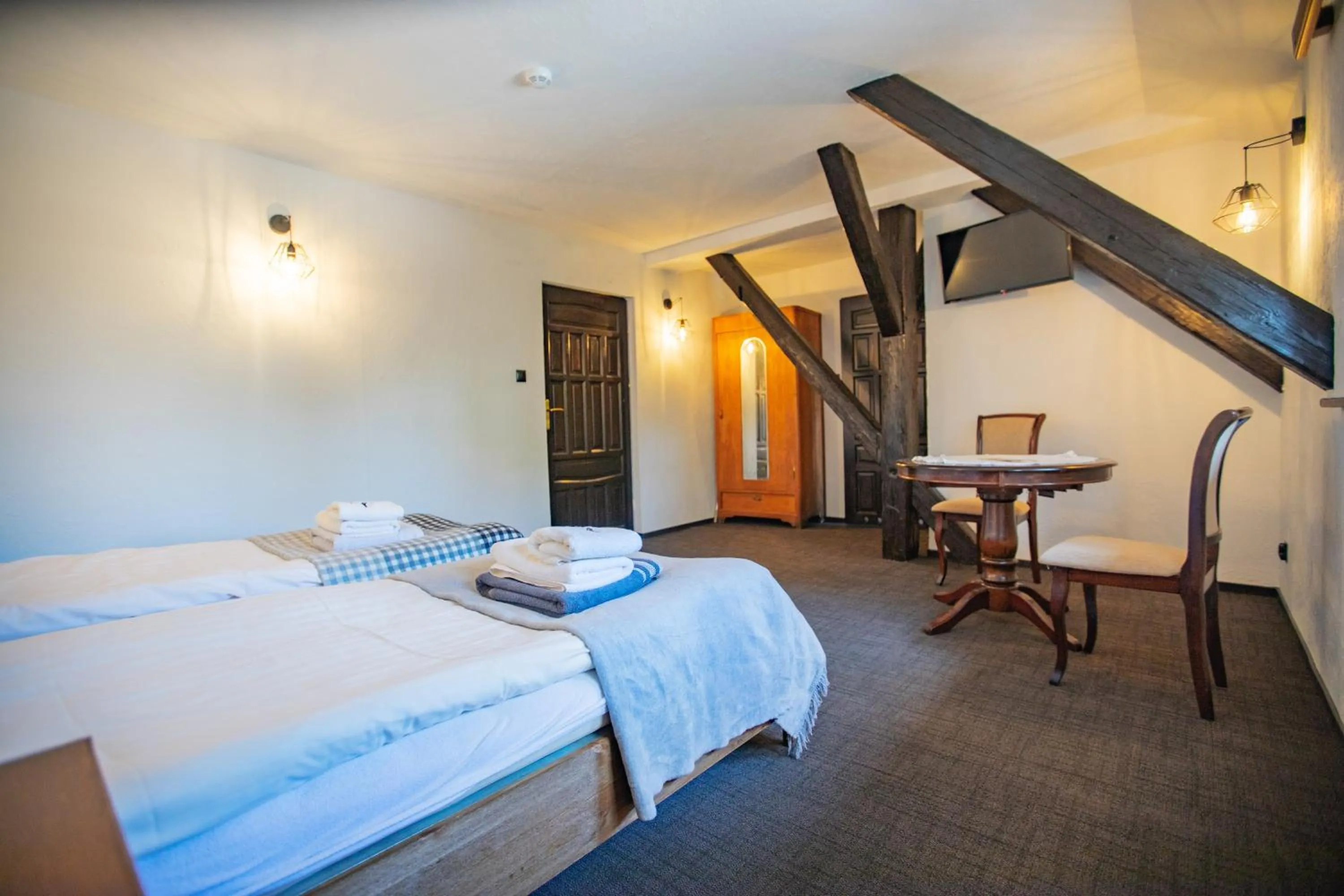 Photo of the whole room, Bed in Gospoda pod Czarnym Łabędziem